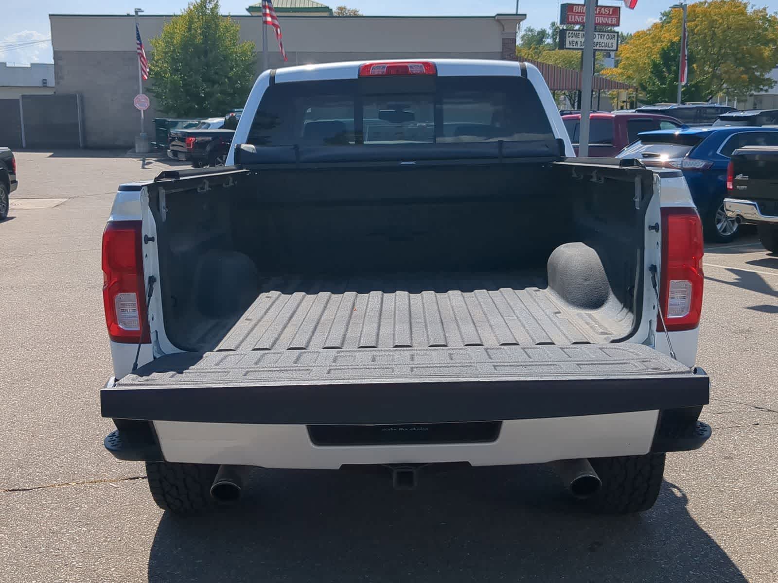 Thumbnail: 2018 Chevrolet Silverado 1500 - 33