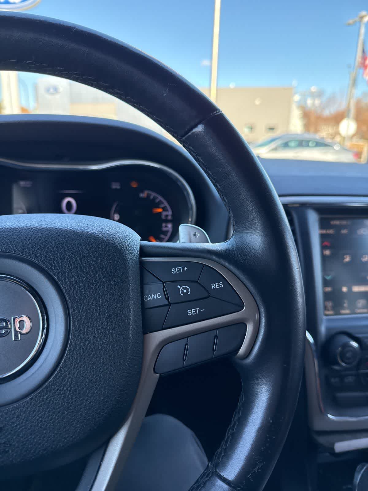 Thumbnail: 2015 Jeep Grand Cherokee - 37