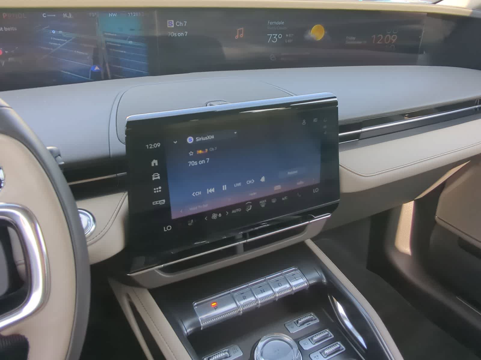 Thumbnail: 2024 Lincoln Nautilus - 31