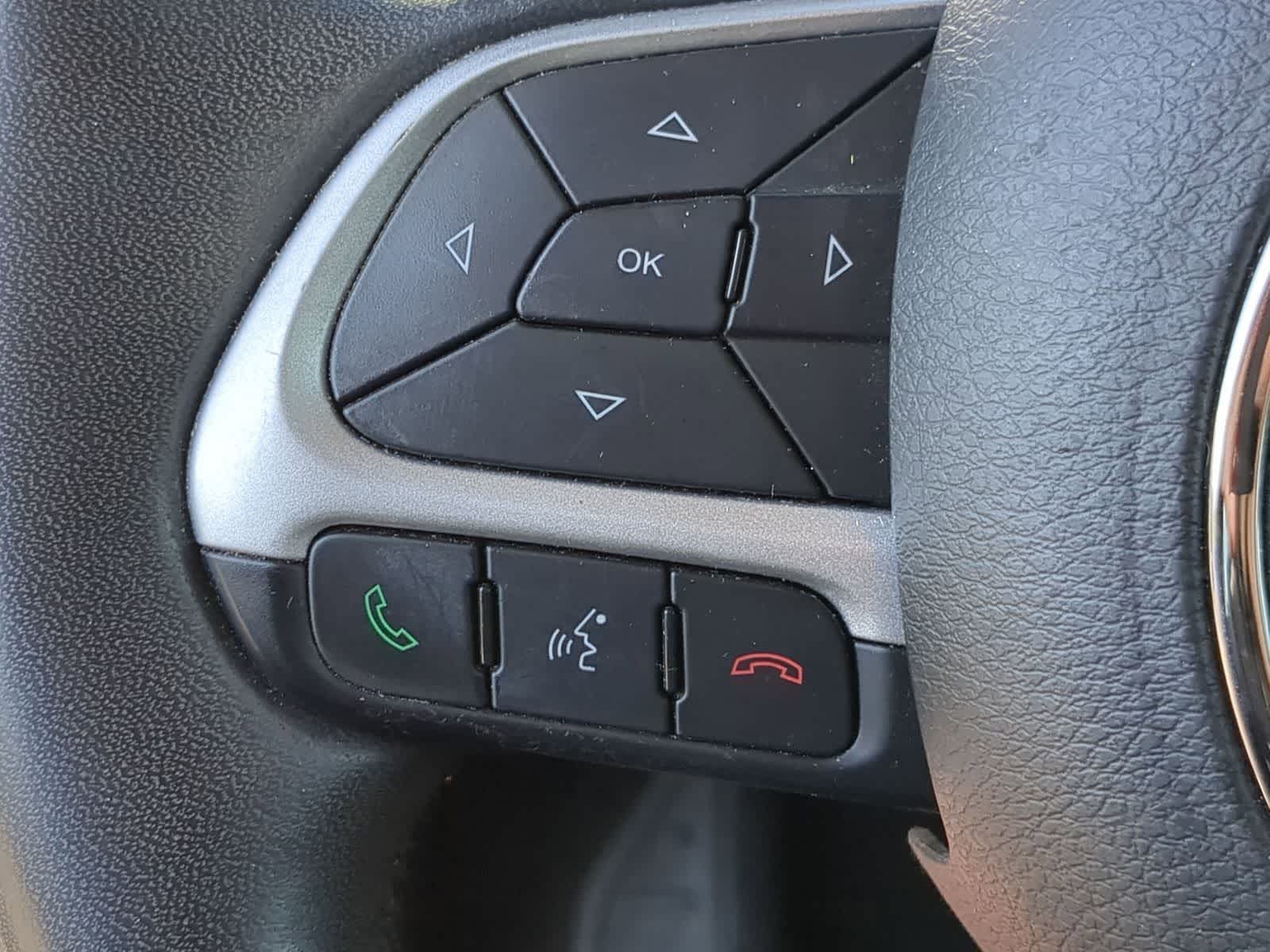 Thumbnail: 2019 Jeep Renegade - 24