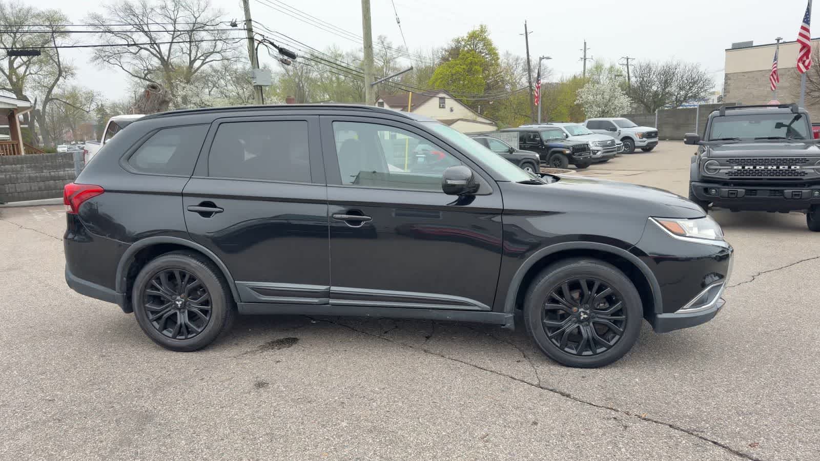 Thumbnail: 2018 Mitsubishi Outlander - 11