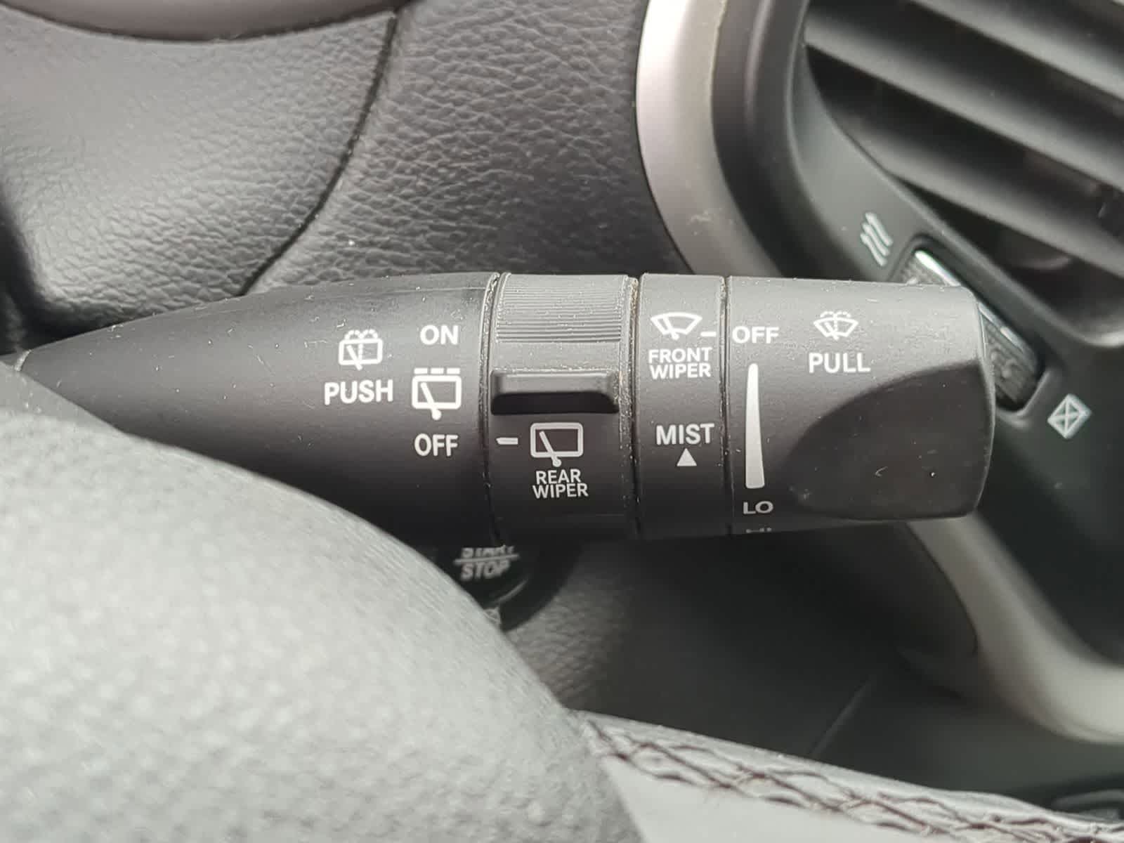 Thumbnail: 2018 Jeep Cherokee - 30