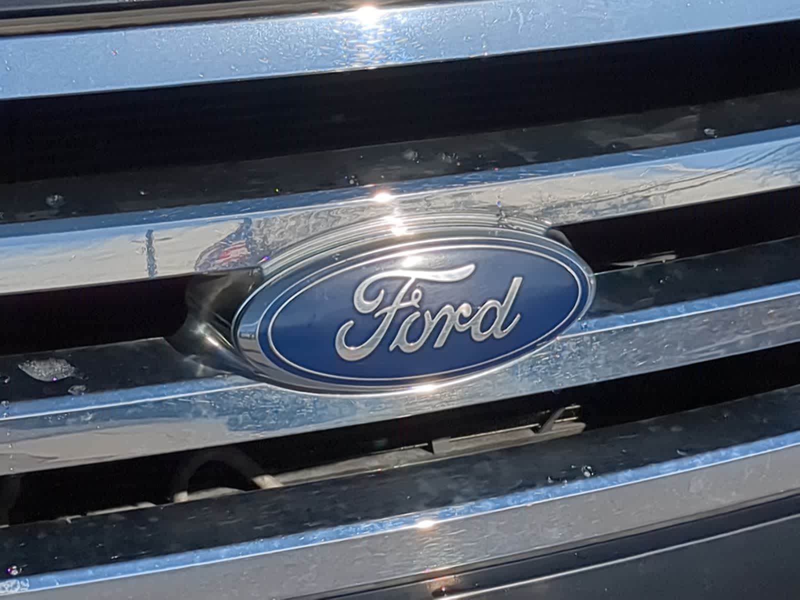 Thumbnail: 2011 Ford Expedition - 16