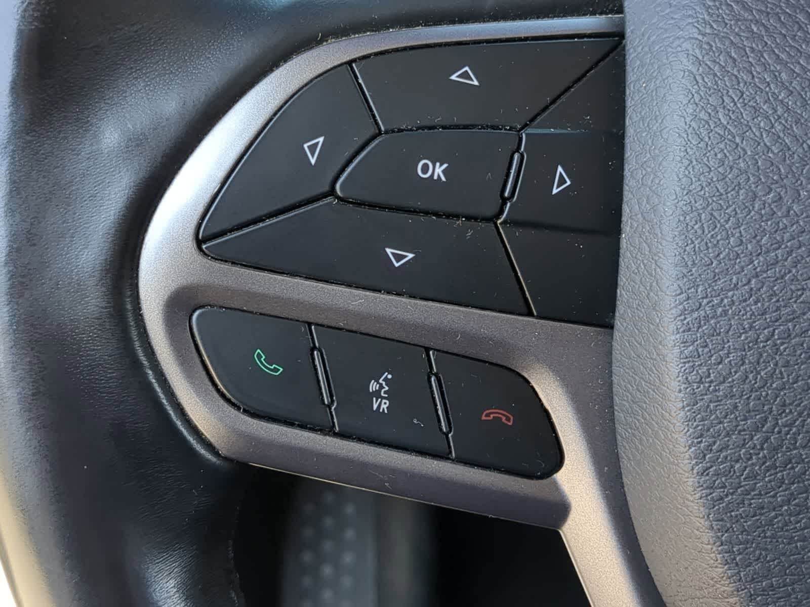 Thumbnail: 2019 Jeep Cherokee - 25