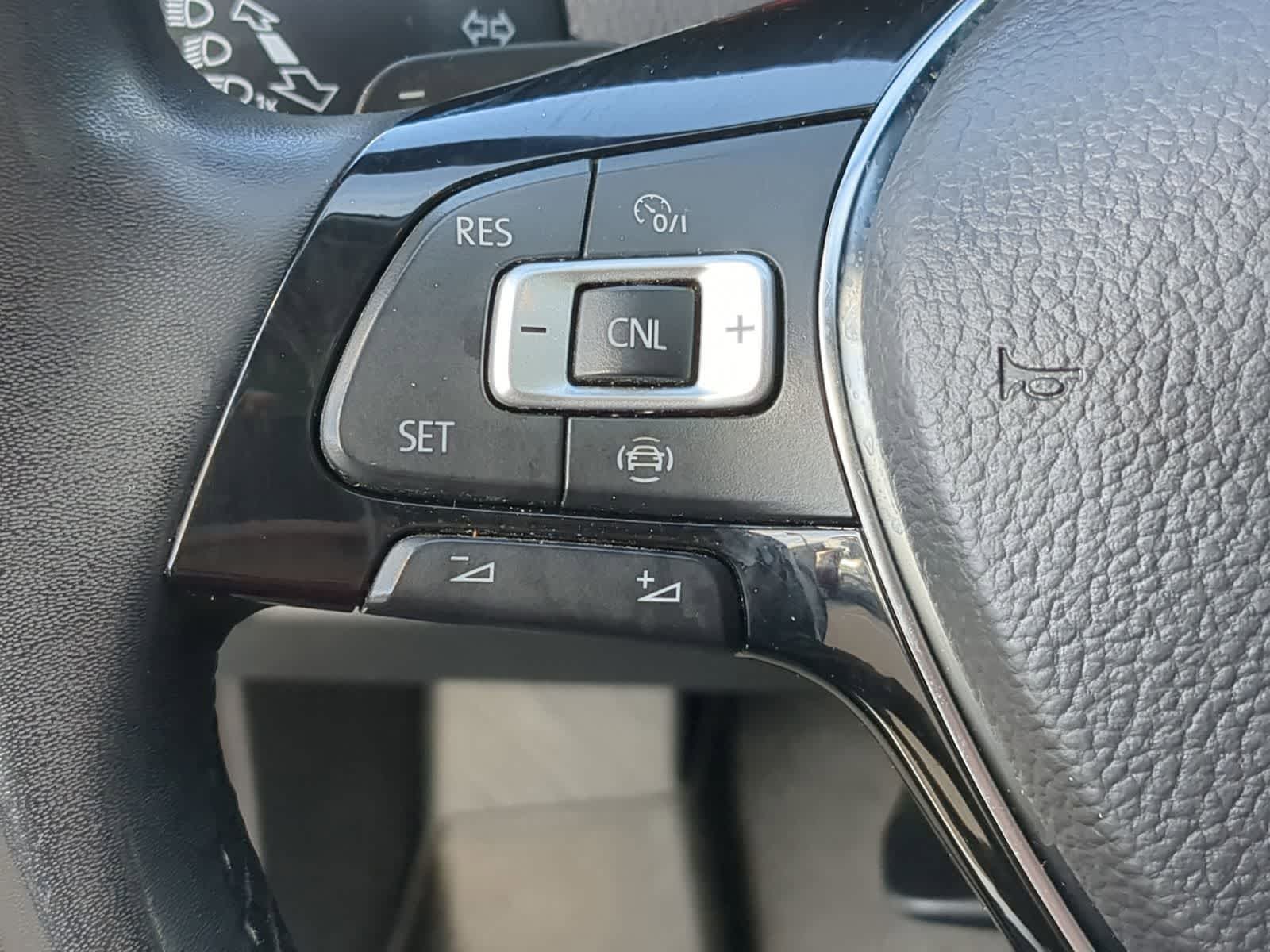 Thumbnail: 2021 Volkswagen Golf - 24