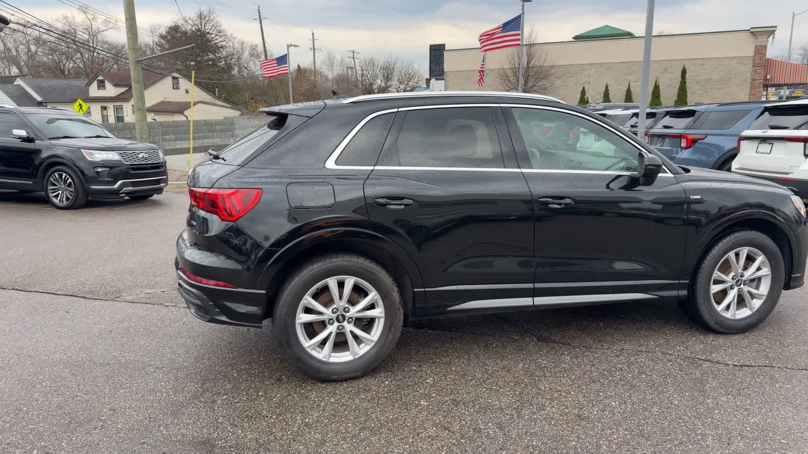 Thumbnail: 2021 Audi Q3 - 11