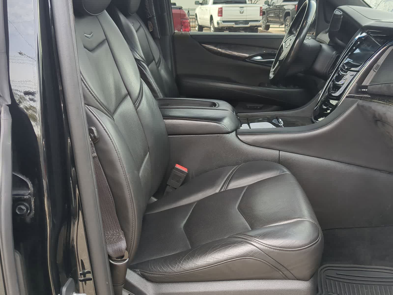 Thumbnail: 2016 Cadillac Escalade - 30