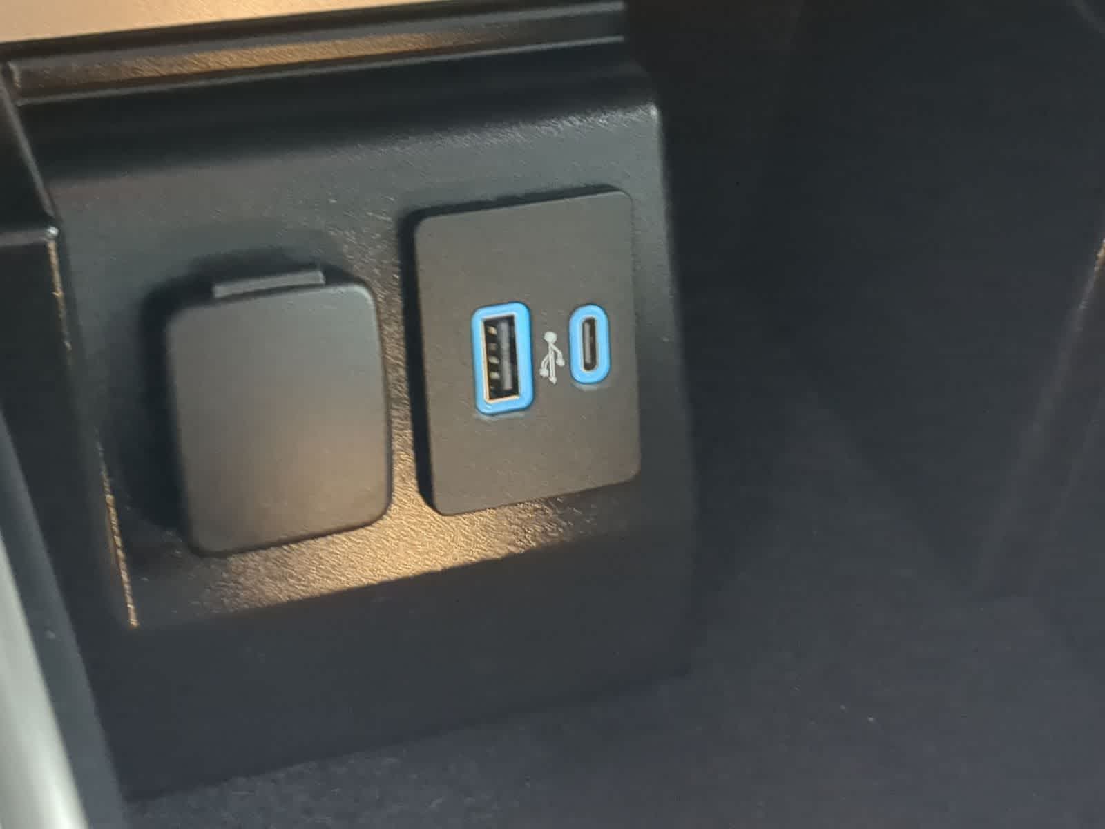 Thumbnail: 2022 Ford Explorer - 37