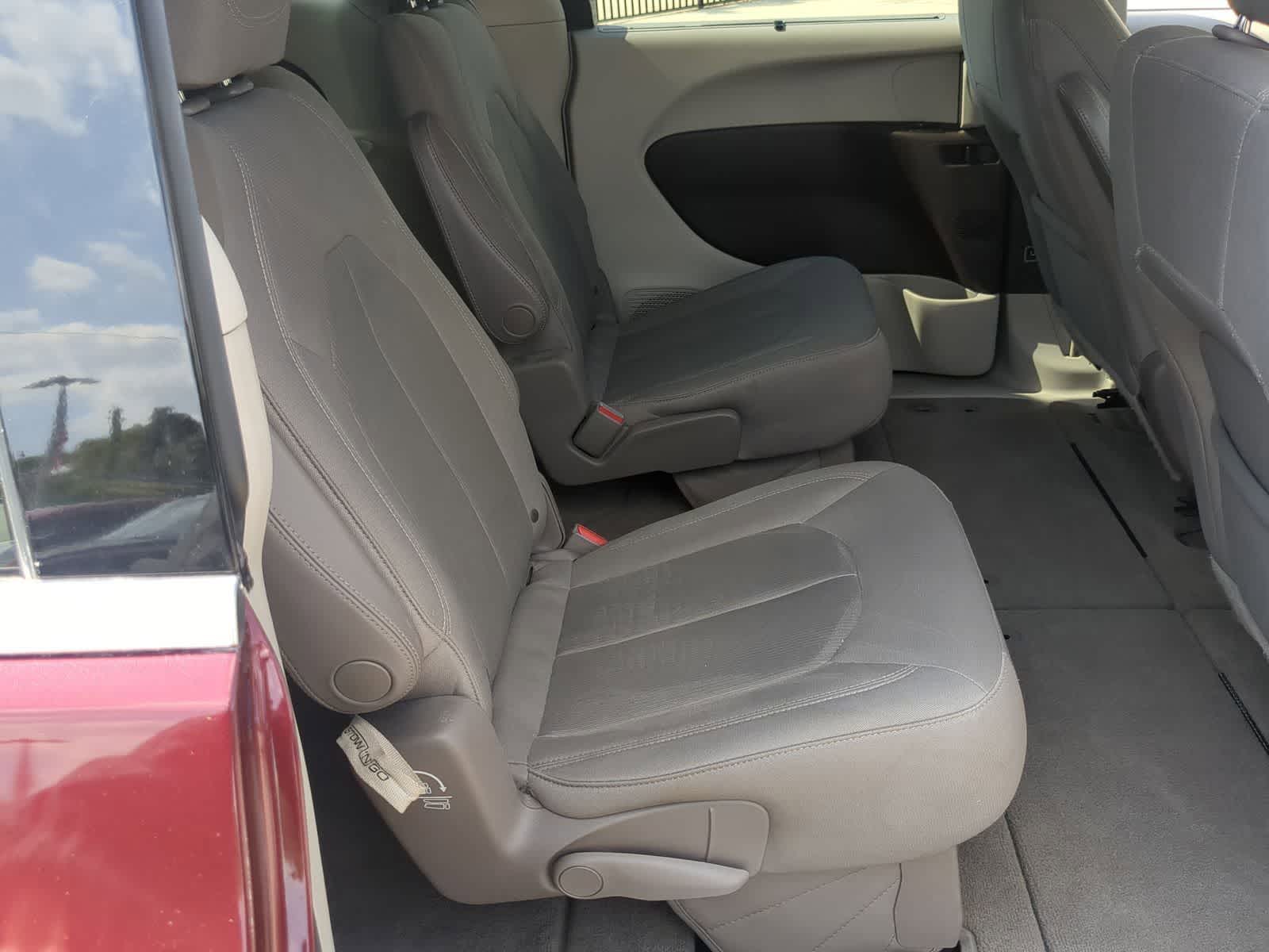 Thumbnail: 2017 Chrysler Pacifica - 25