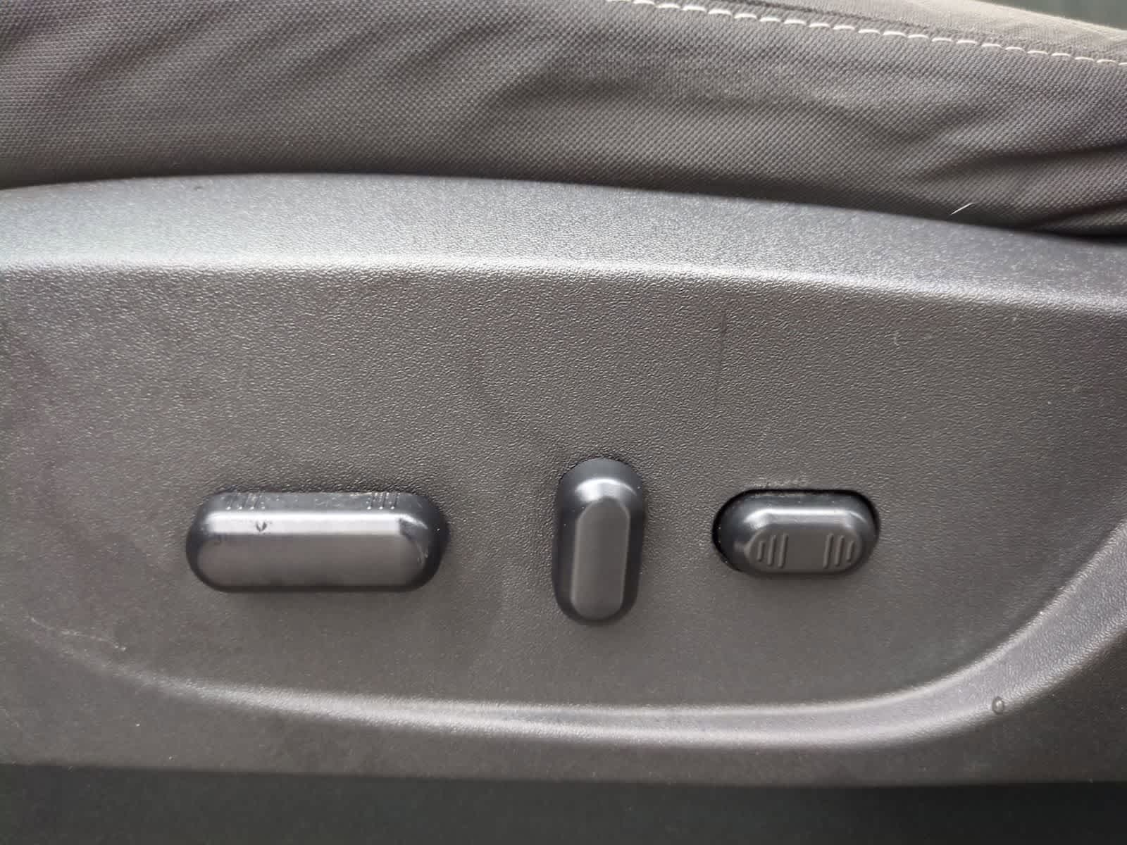 Thumbnail: 2015 Ford Escape - 20