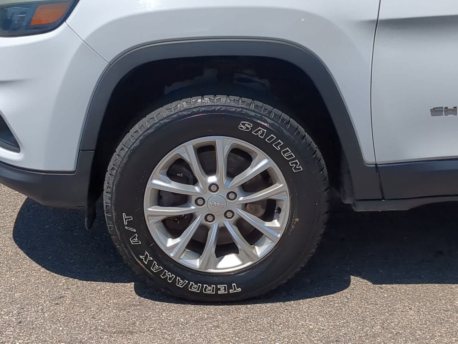Thumbnail: 2019 Jeep Cherokee - 16