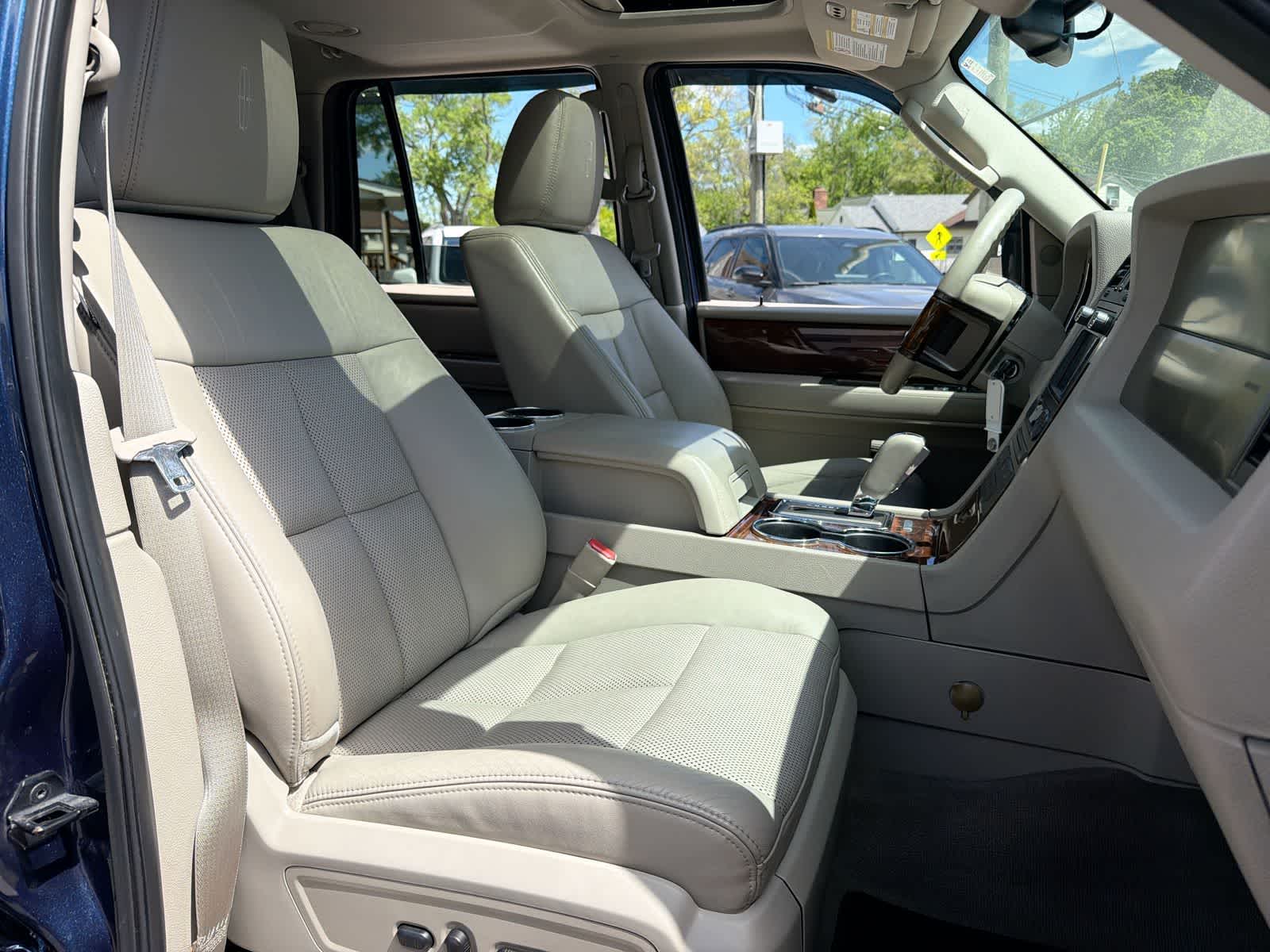 Thumbnail: 2013 Lincoln Navigator - 26