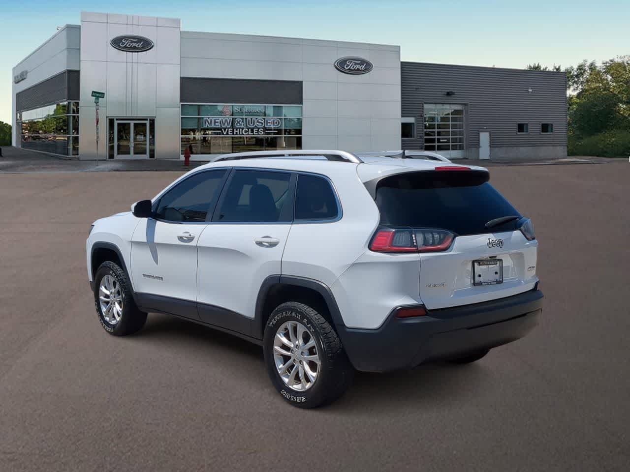 Thumbnail: 2019 Jeep Cherokee - 8
