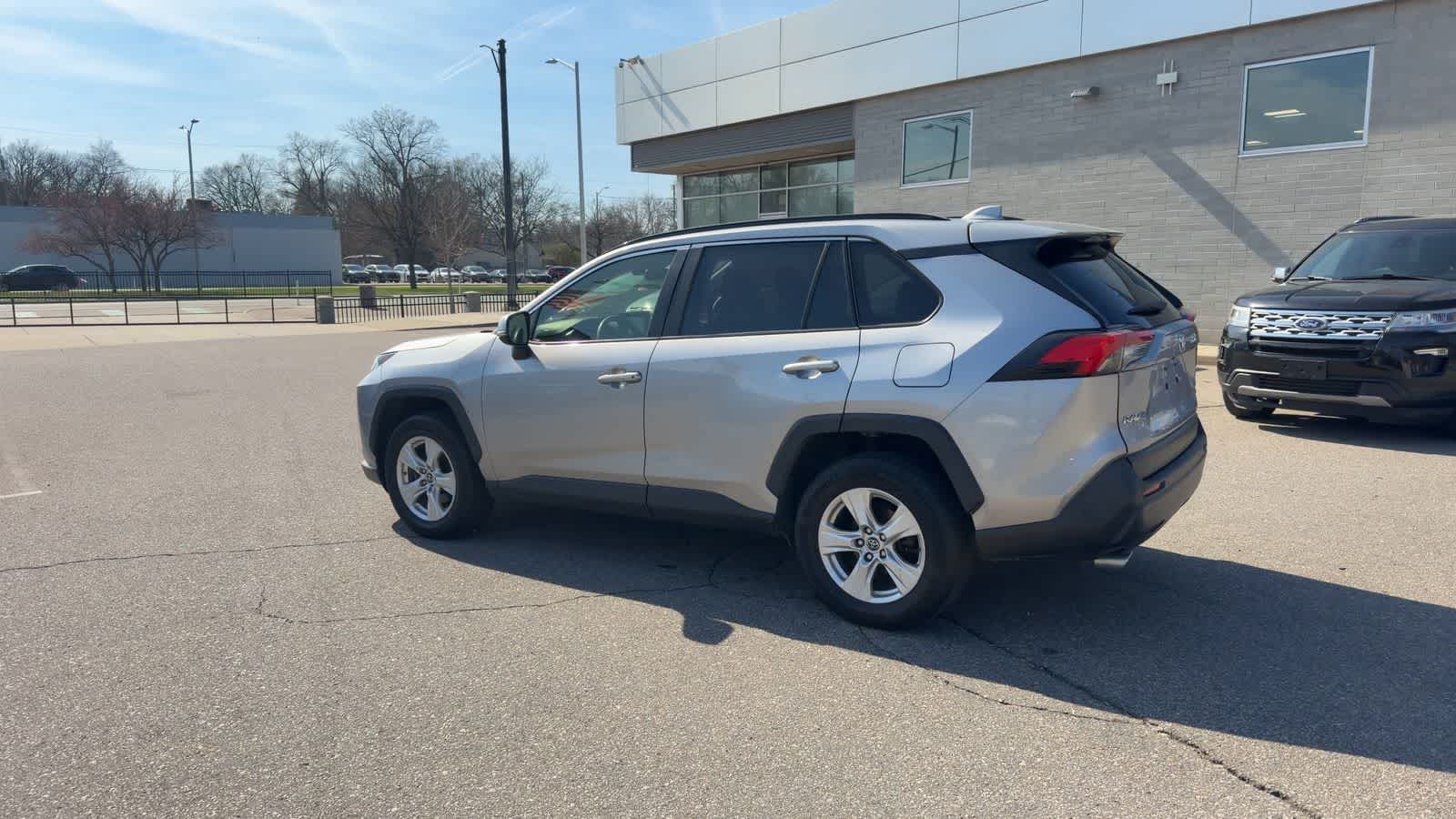 Thumbnail: 2019 Toyota RAV4 - 7