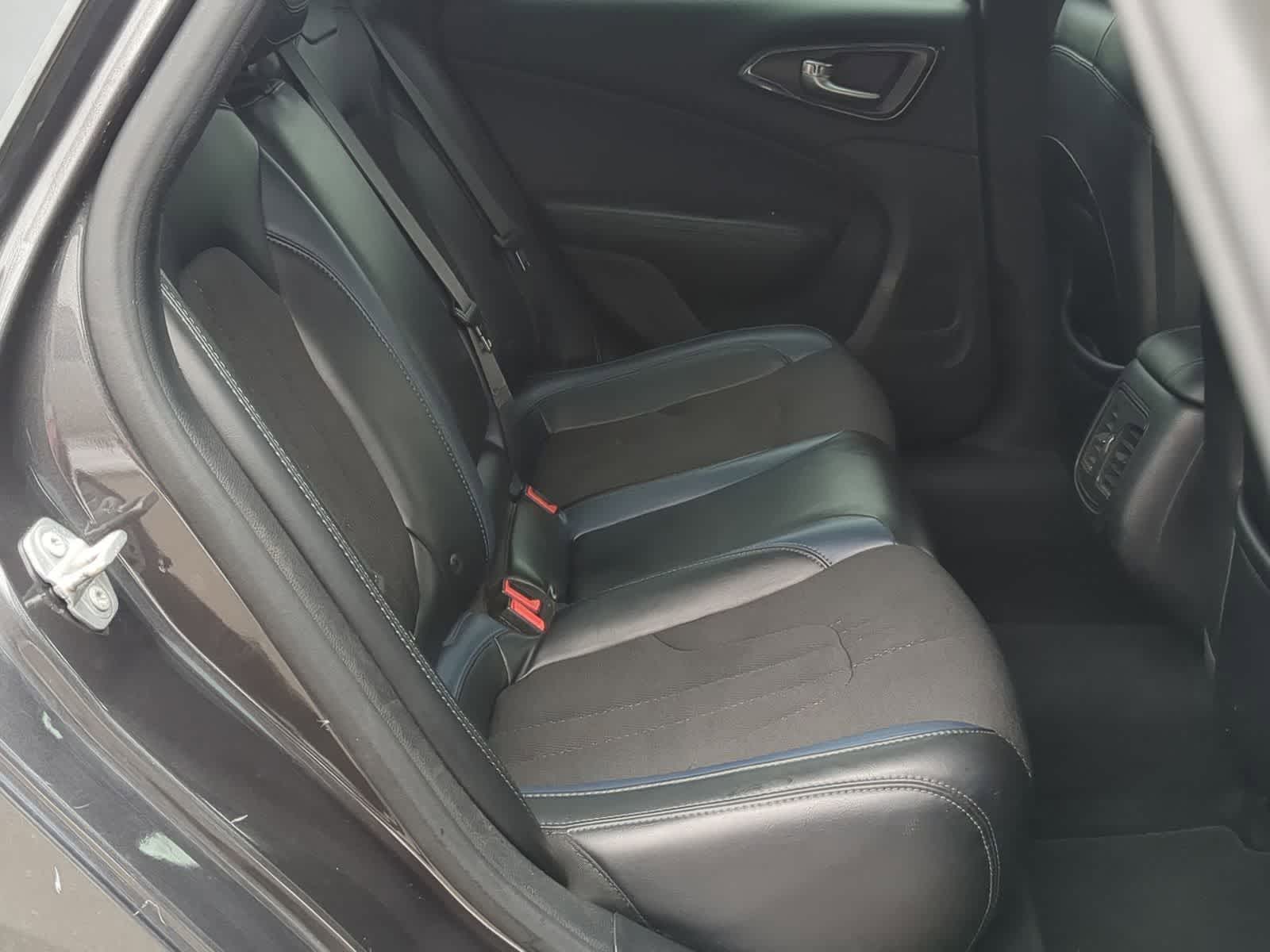 Thumbnail: 2016 Chrysler 200 - 26