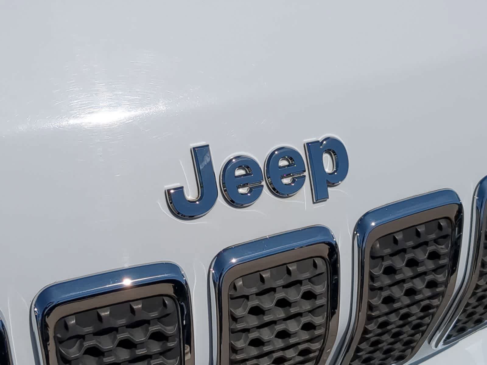 Thumbnail: 2019 Jeep Cherokee - 14