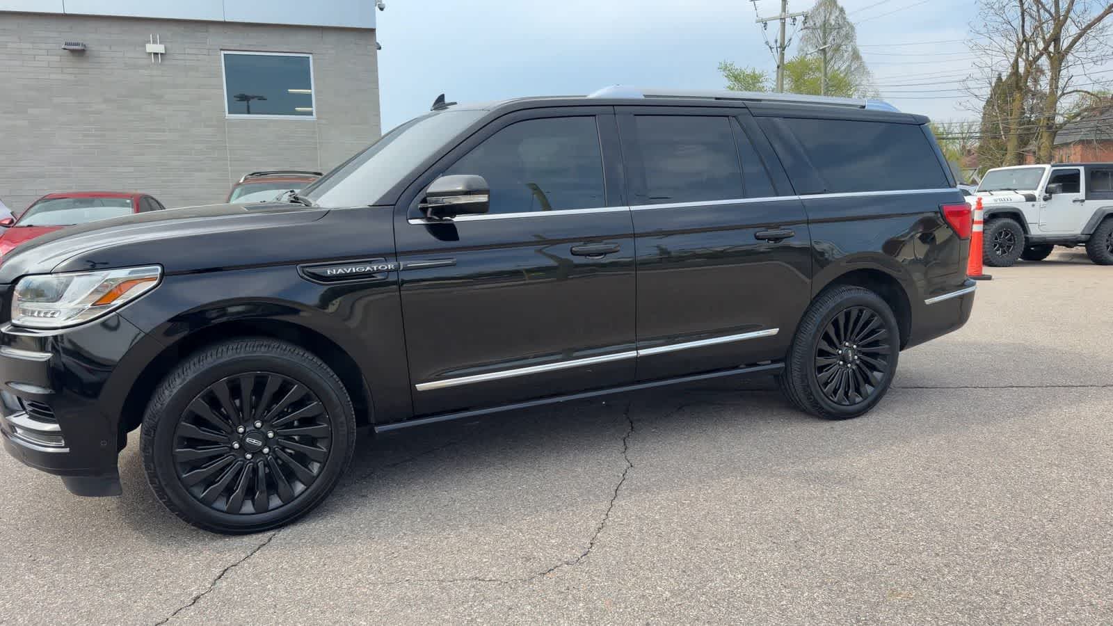 Thumbnail: 2019 Lincoln Navigator L - 7