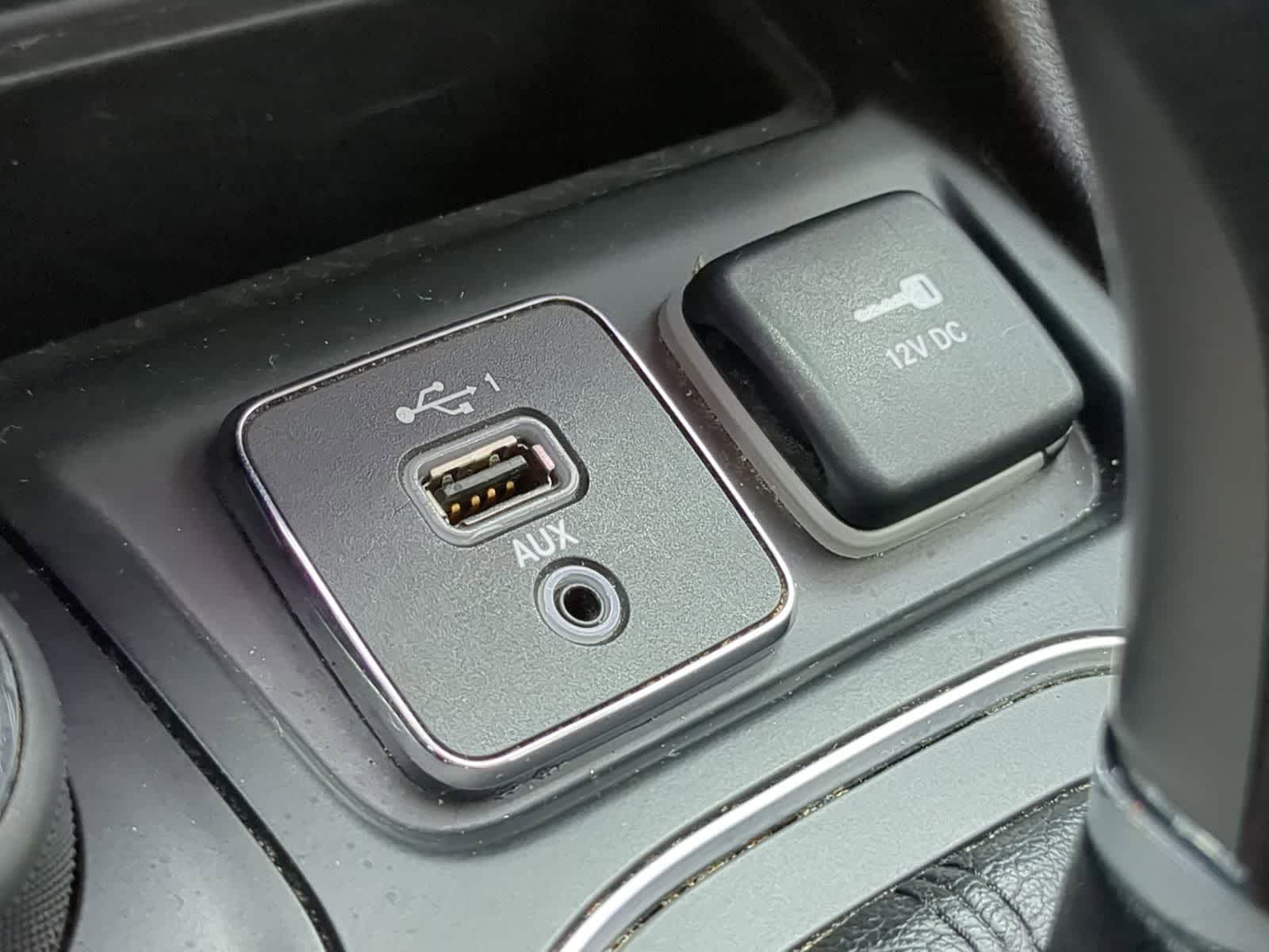 Thumbnail: 2019 Jeep Cherokee - 32