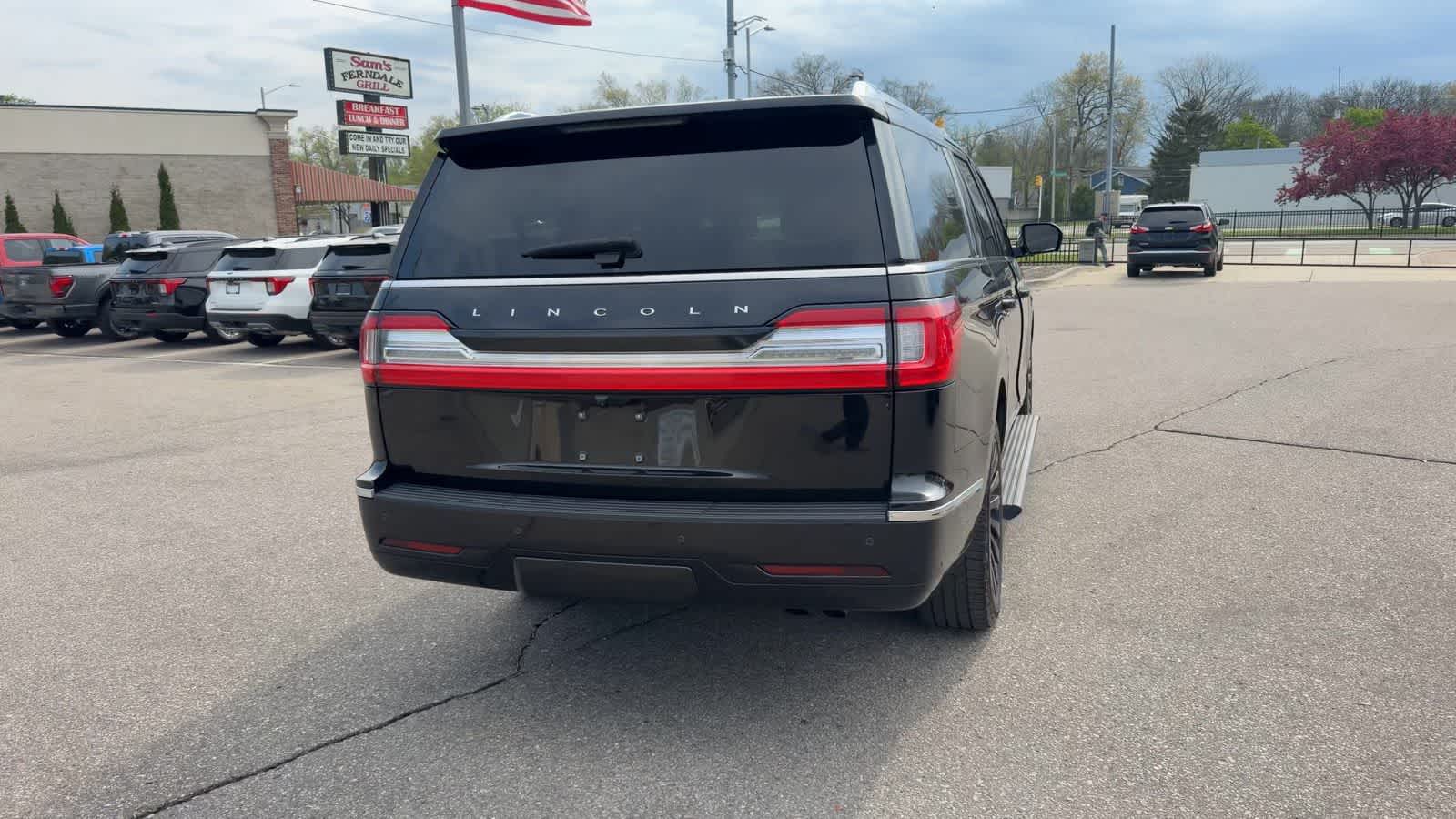 Thumbnail: 2019 Lincoln Navigator L - 11