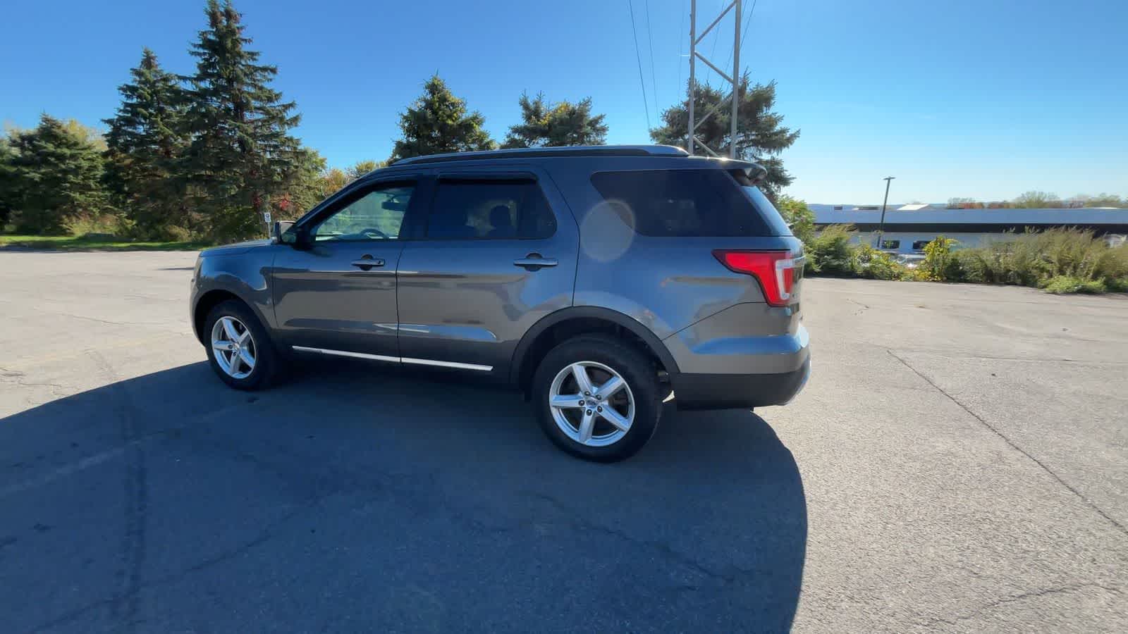 Thumbnail: 2016 Ford Explorer - 7