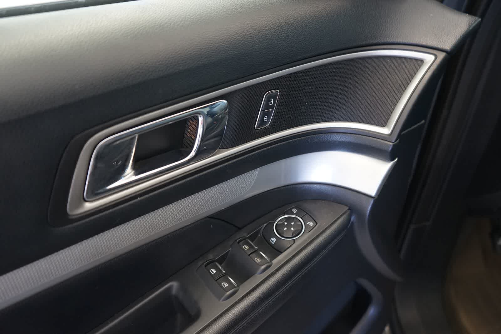 Thumbnail: 2016 Ford Explorer - 19