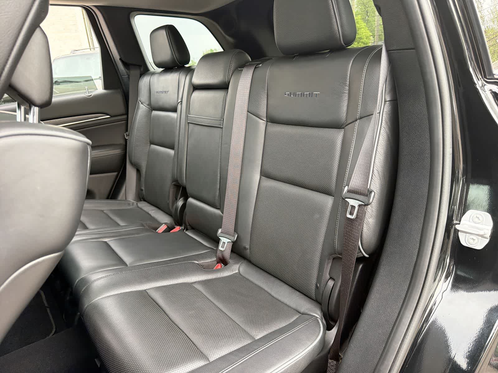 Thumbnail: 2020 Jeep Grand Cherokee - 24