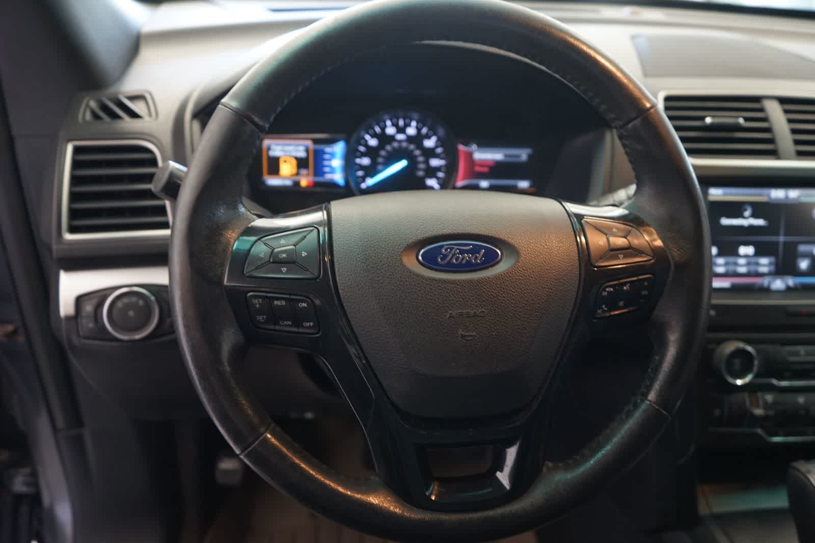 Thumbnail: 2016 Ford Explorer - 21