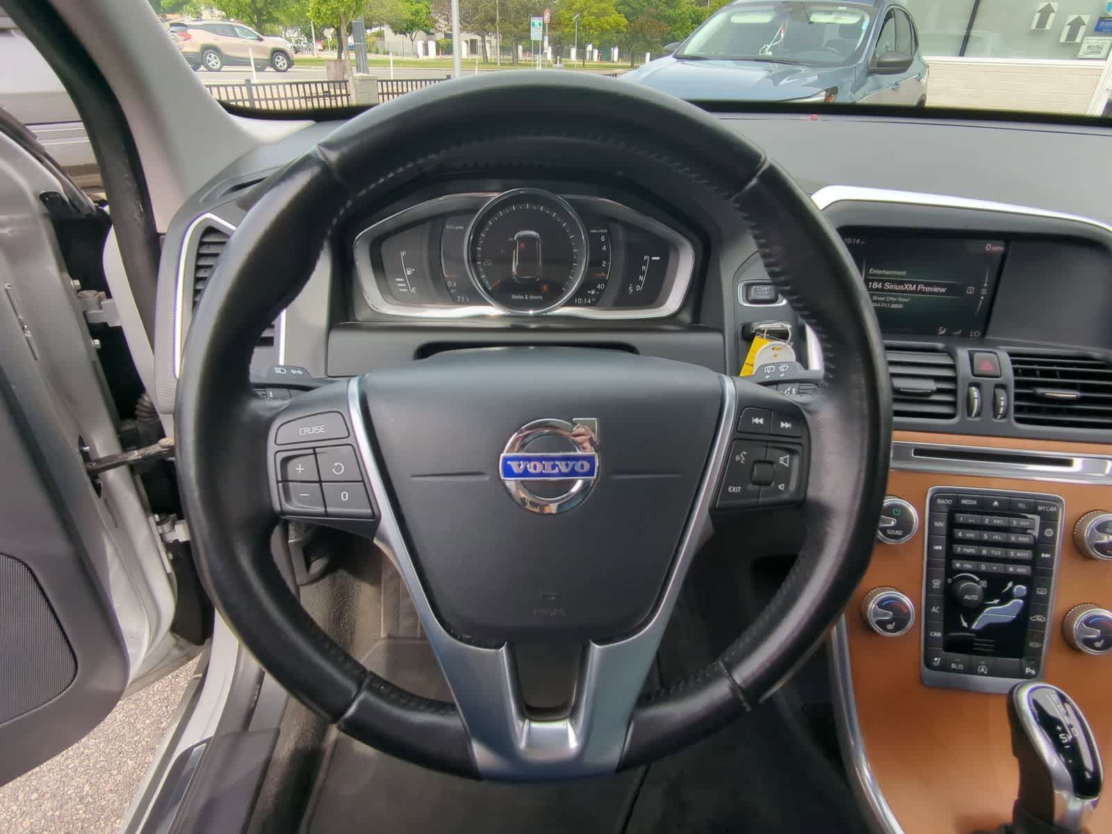 Thumbnail: 2017 Volvo XC60 - 24