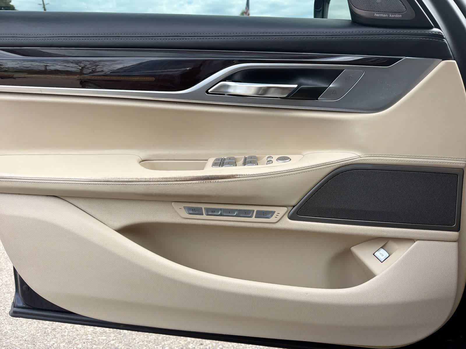 Thumbnail: 2016 BMW 7 Series - 36