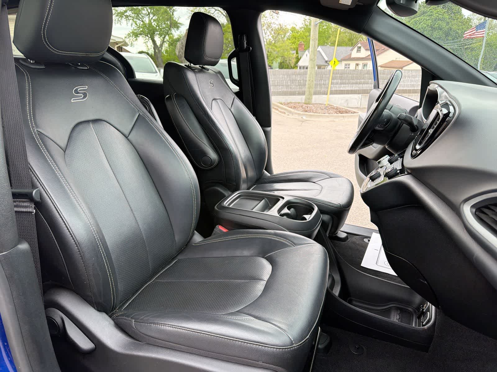 Thumbnail: 2020 Chrysler Pacifica - 28