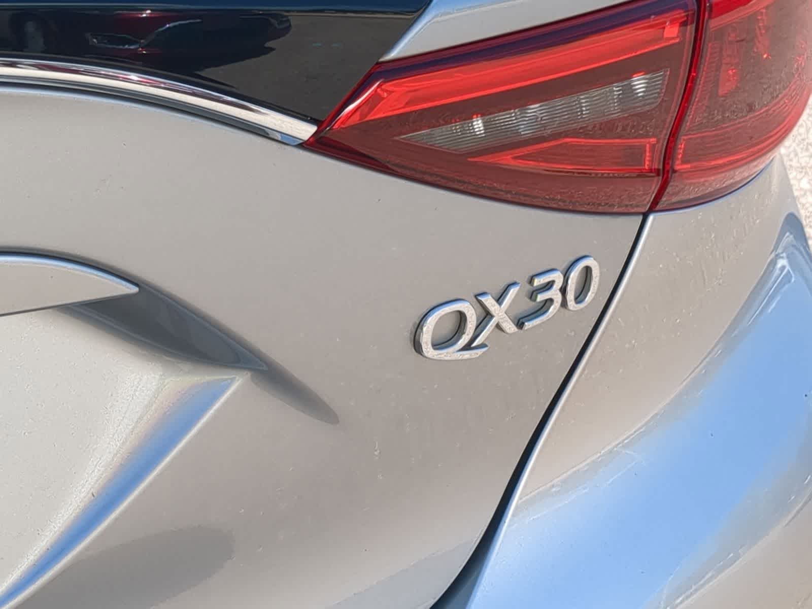 Thumbnail: 2018 INFINITI QX30 - 16