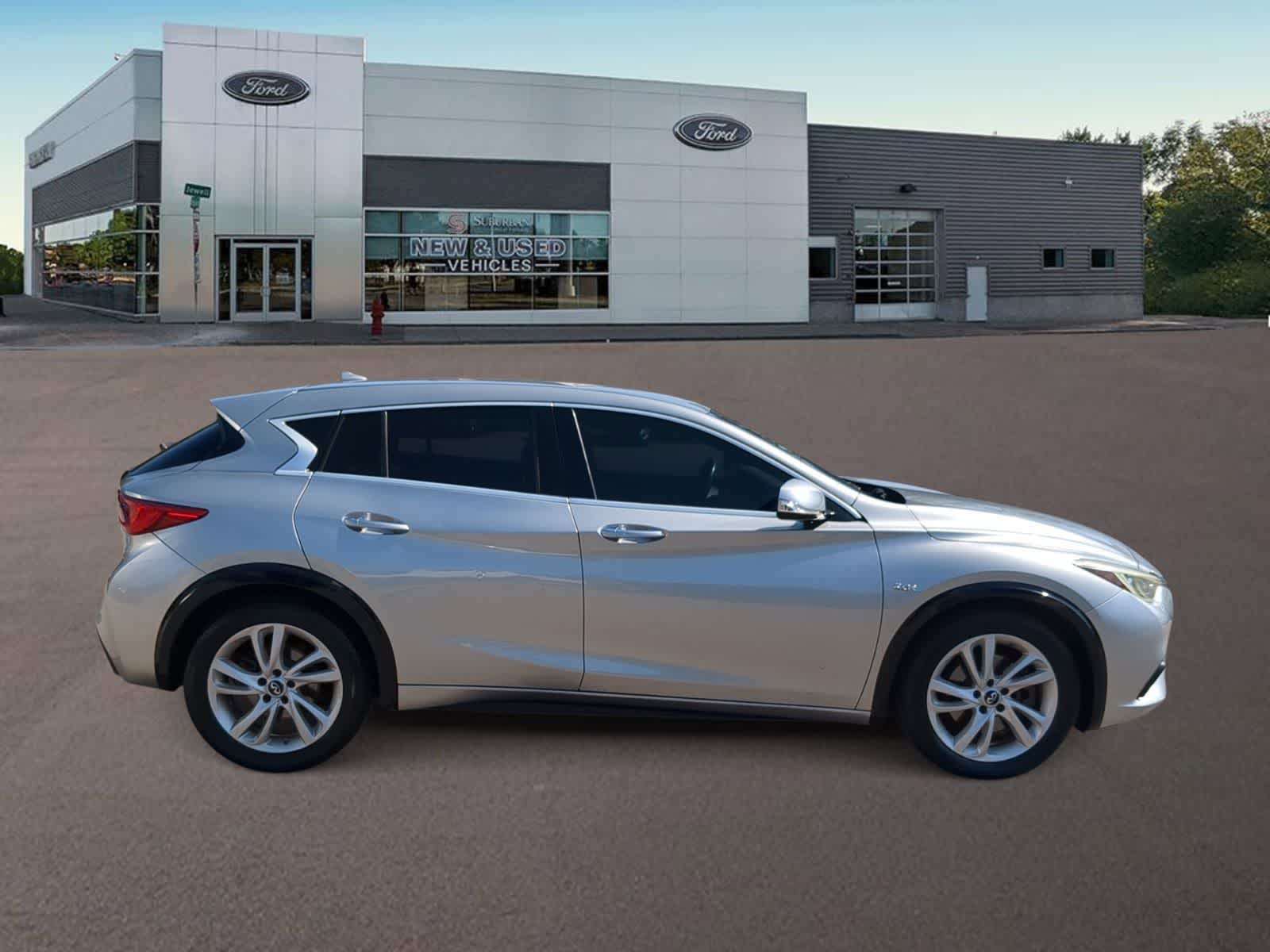 Thumbnail: 2018 INFINITI QX30 - 12