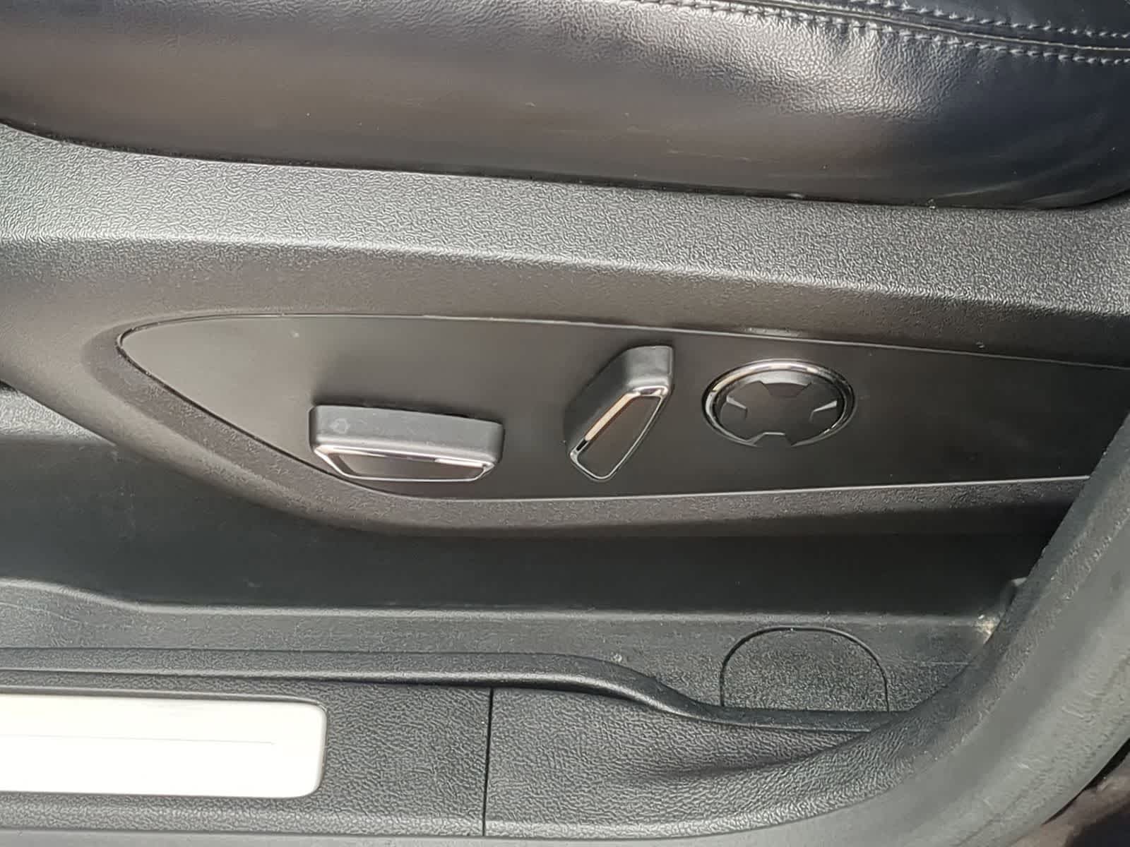 Thumbnail: 2018 Lincoln MKC - 23