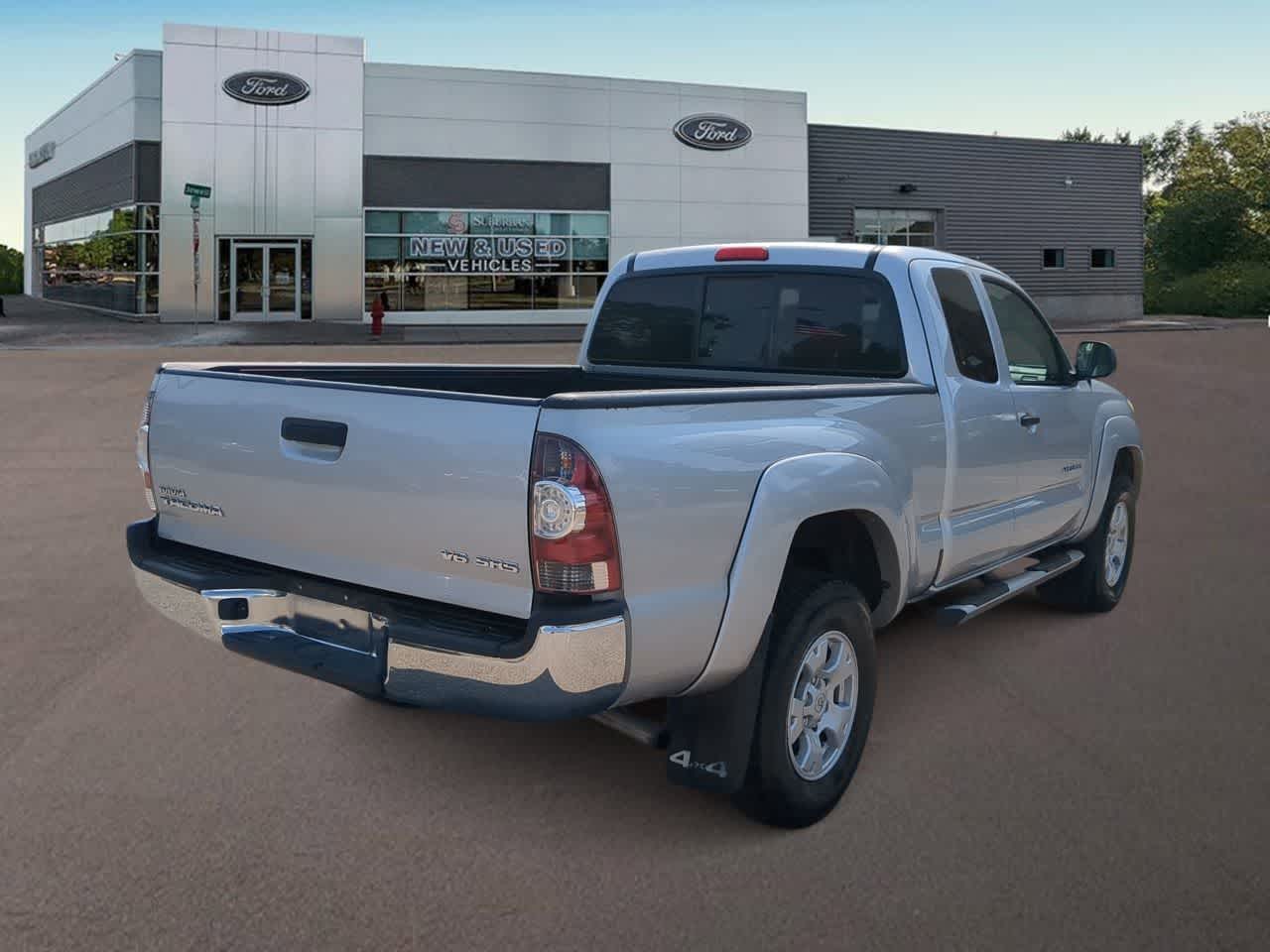 Thumbnail: 2011 Toyota Tacoma - 9