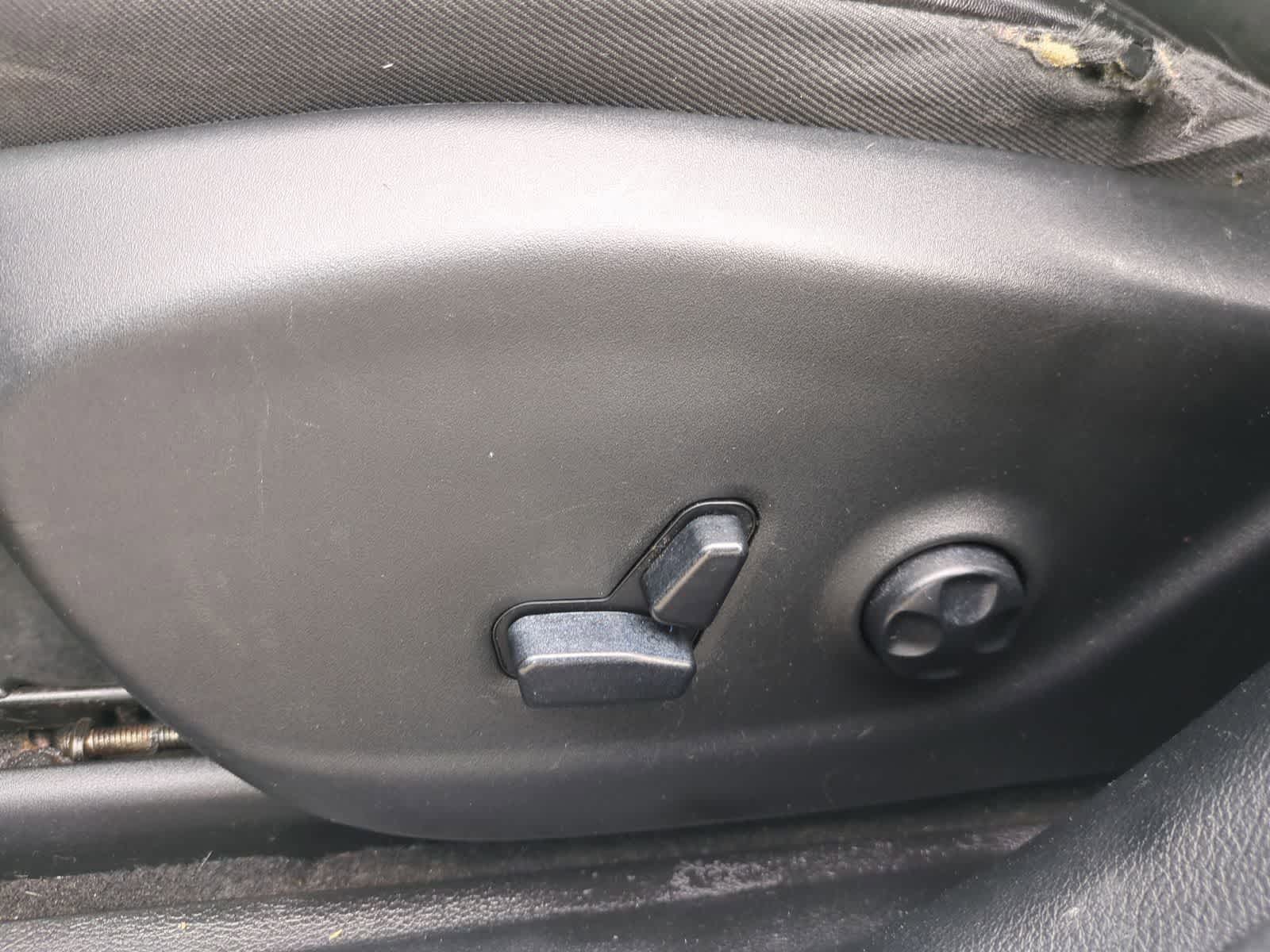 Thumbnail: 2020 Jeep Cherokee - 28