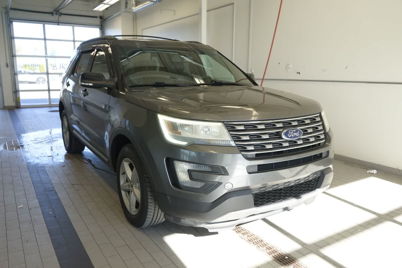 Thumbnail: 2016 Ford Explorer - 16