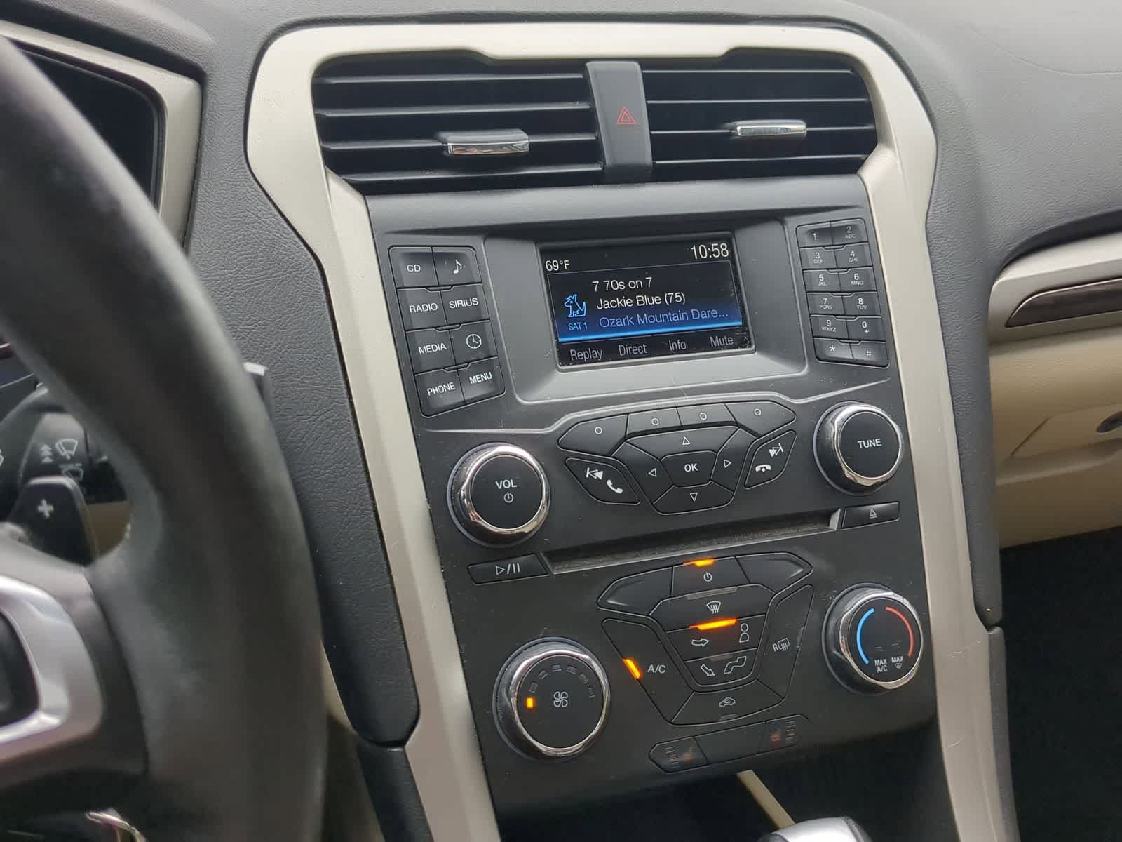 Thumbnail: 2015 Ford Fusion - 32