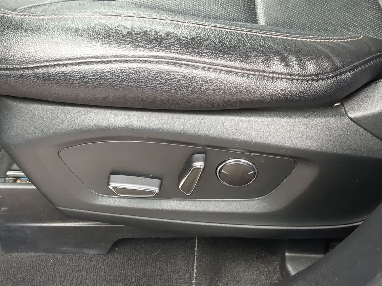 Thumbnail: 2020 Ford Explorer - 21