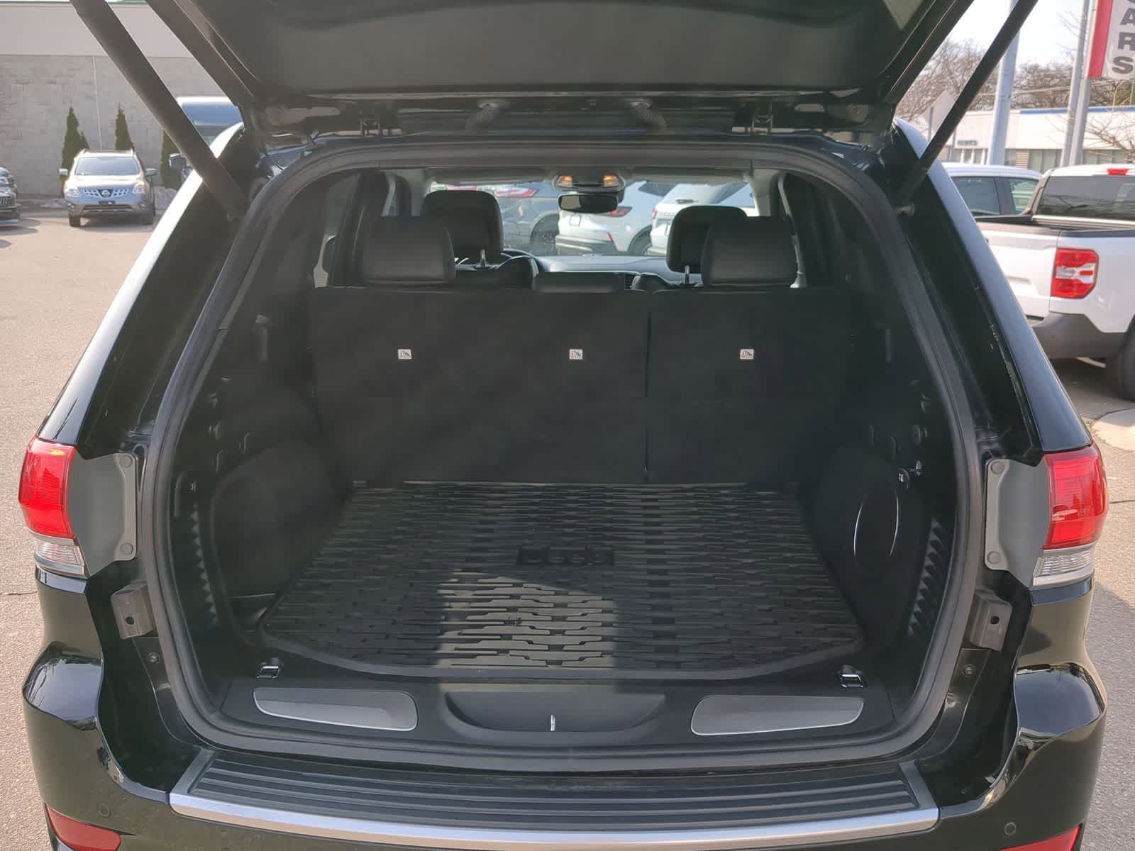 2018 Jeep Grand Cherokee Summit 38