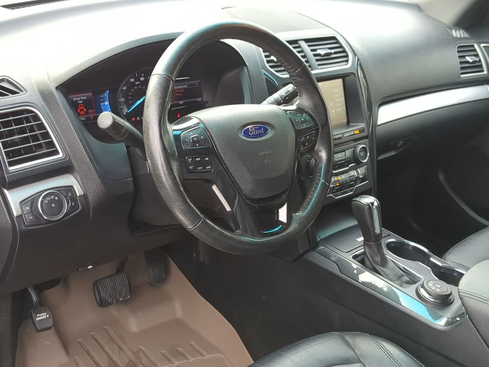 Thumbnail: 2016 Ford Explorer - 14