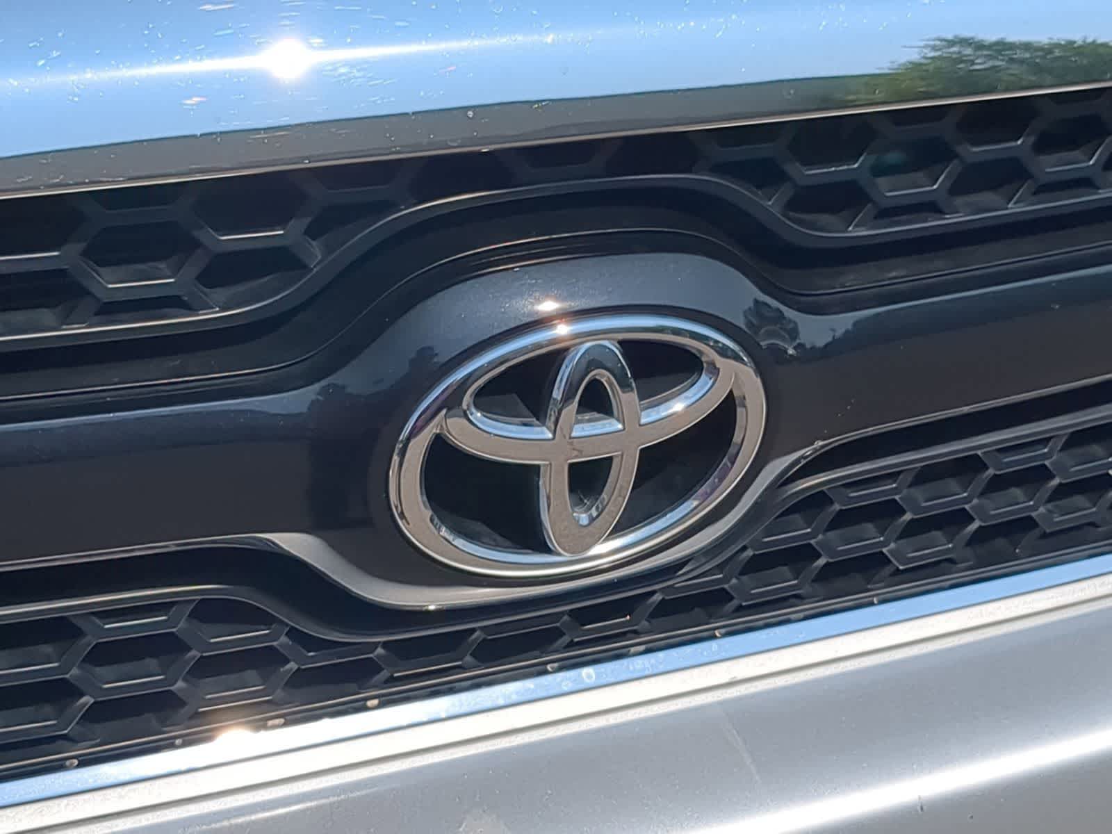 Thumbnail: 2011 Toyota Tacoma - 13