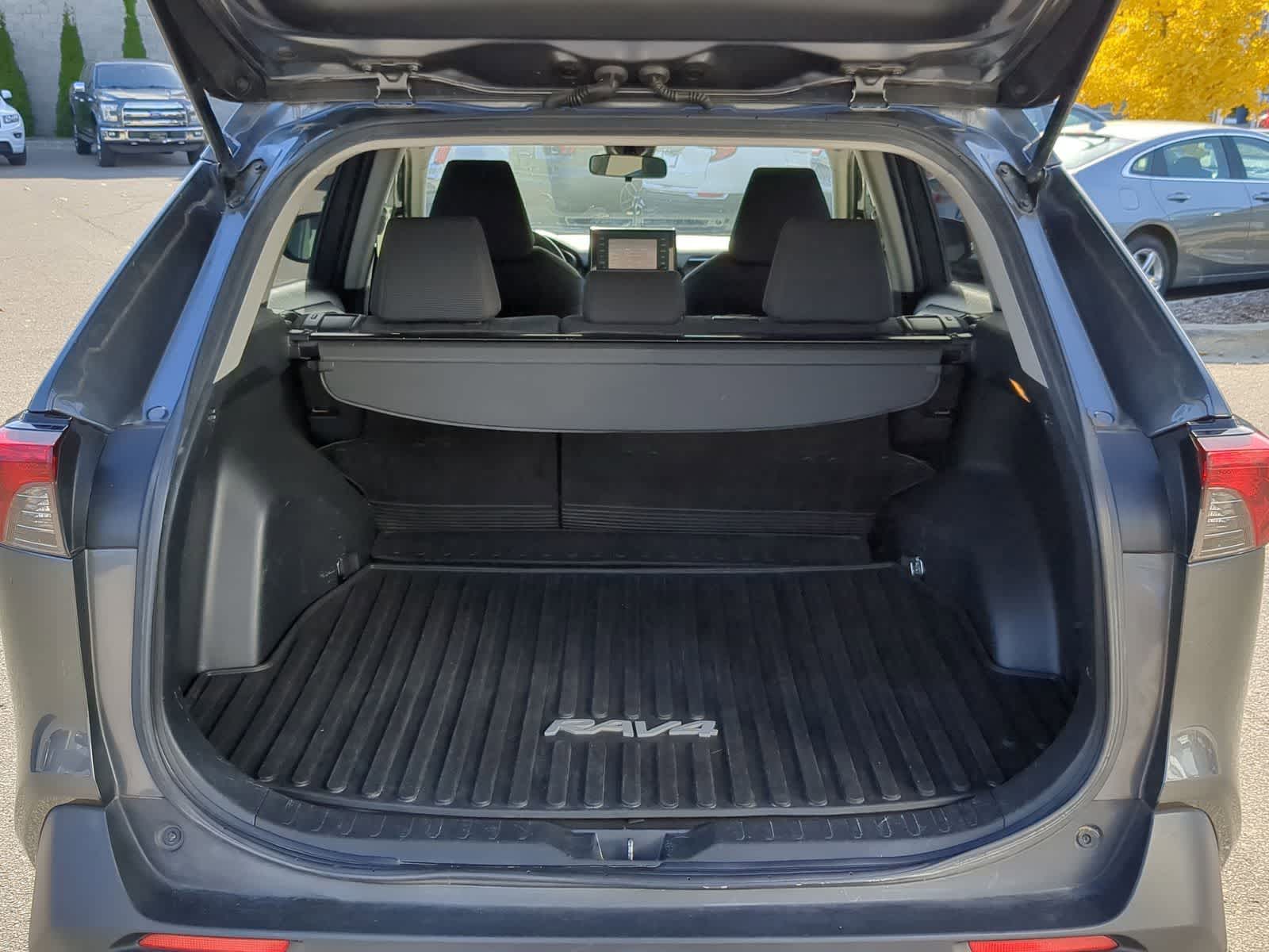 Thumbnail: 2020 Toyota RAV4 - 31