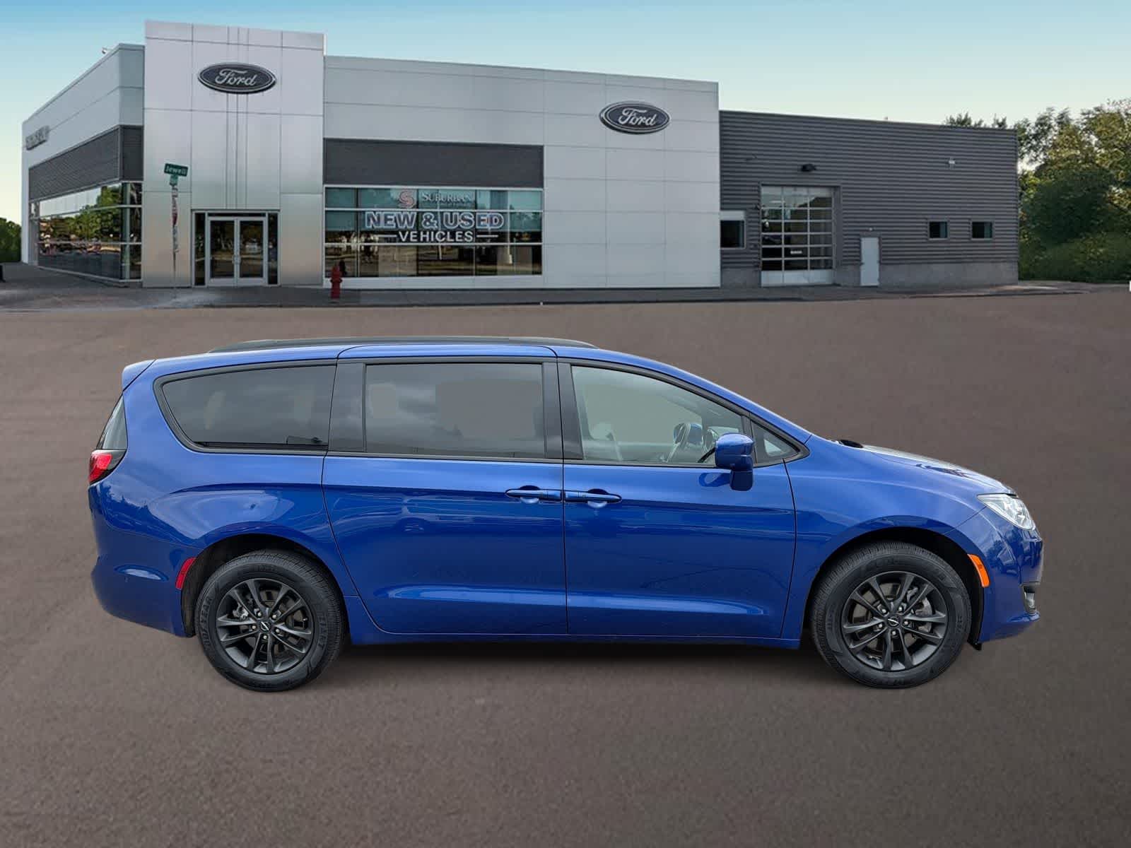 Thumbnail: 2020 Chrysler Pacifica - 12