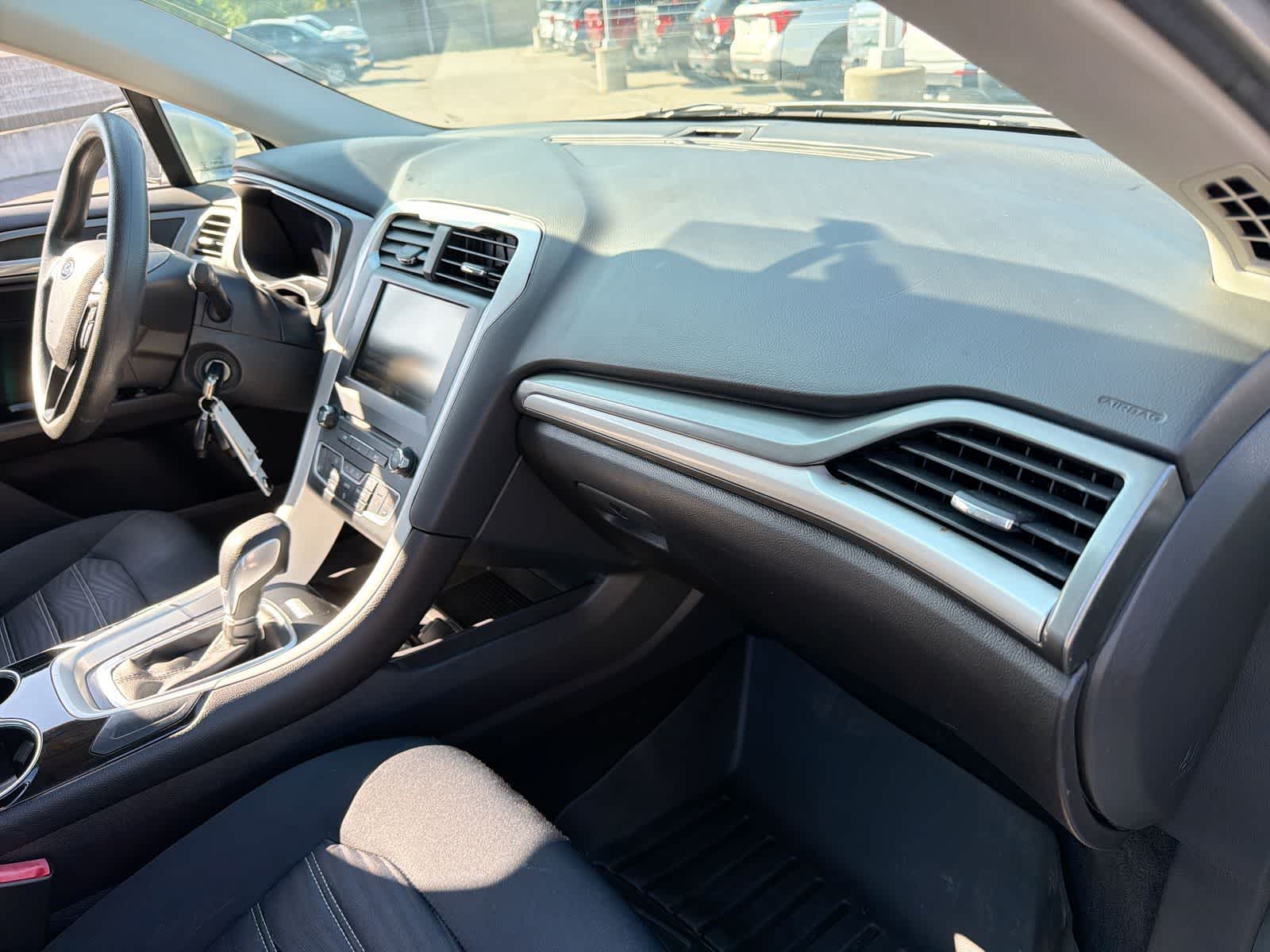 Thumbnail: 2016 Ford Fusion - 16