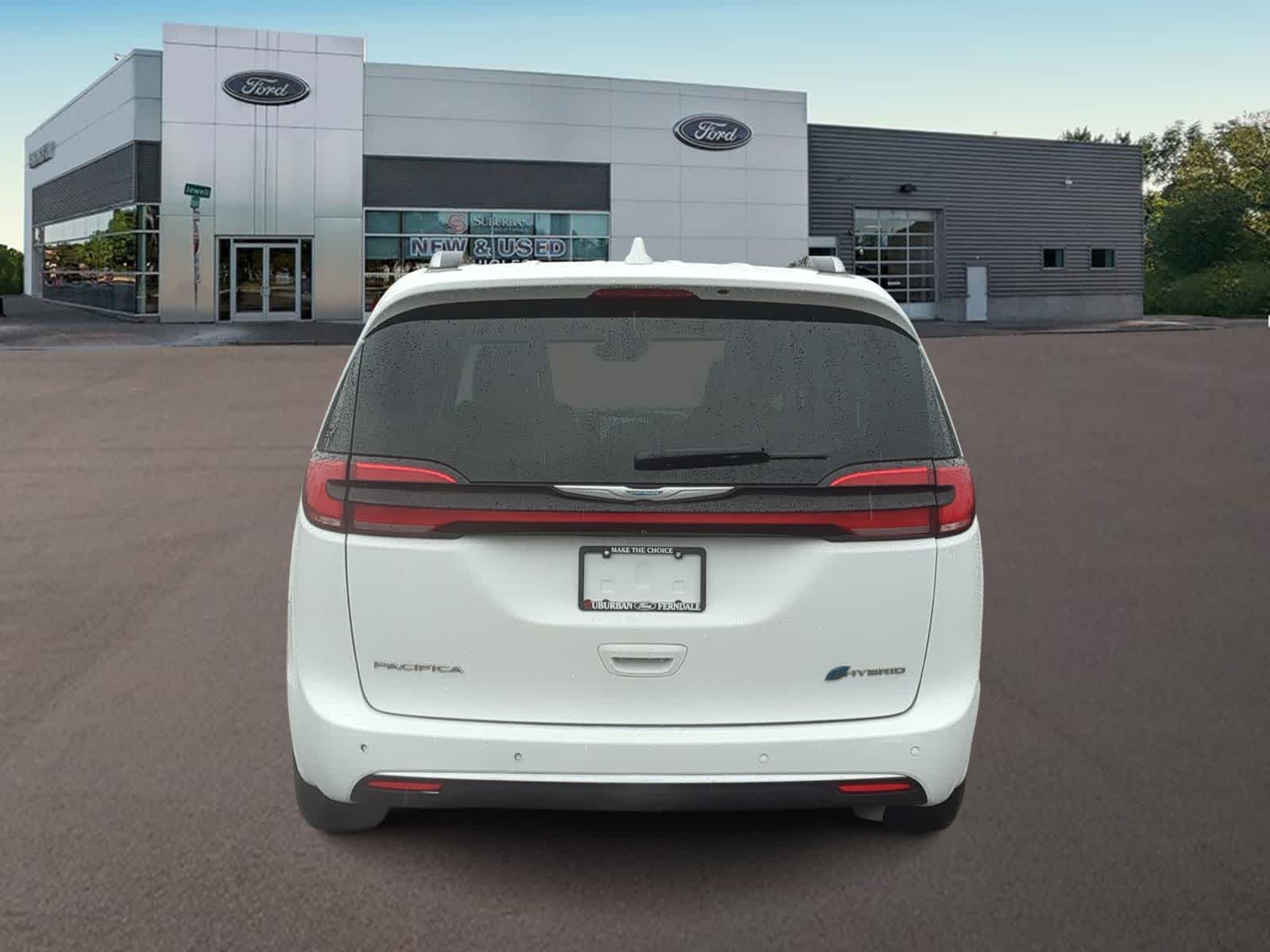 Thumbnail: 2021 Chrysler Pacifica - 10