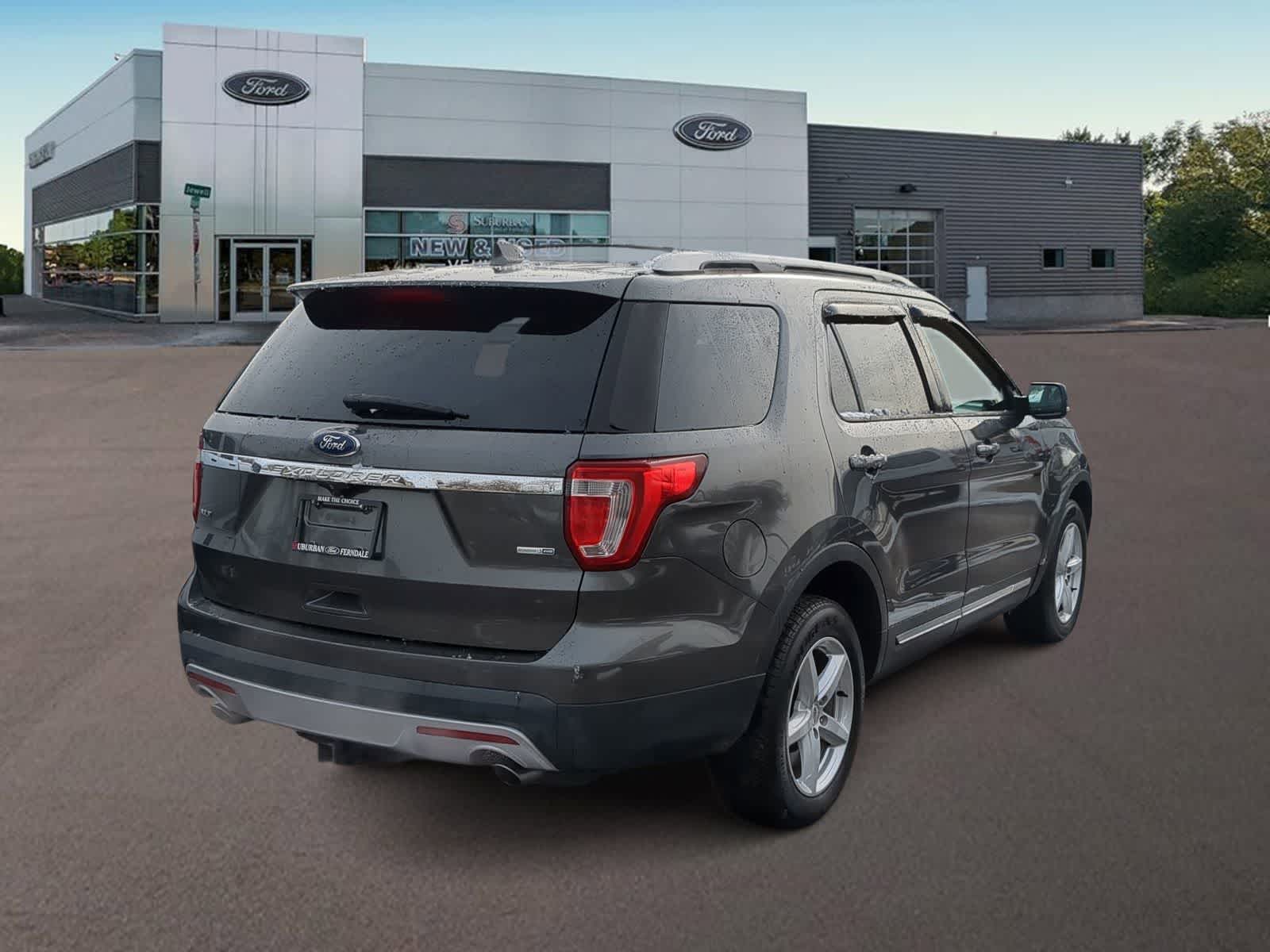Thumbnail: 2016 Ford Explorer - 11