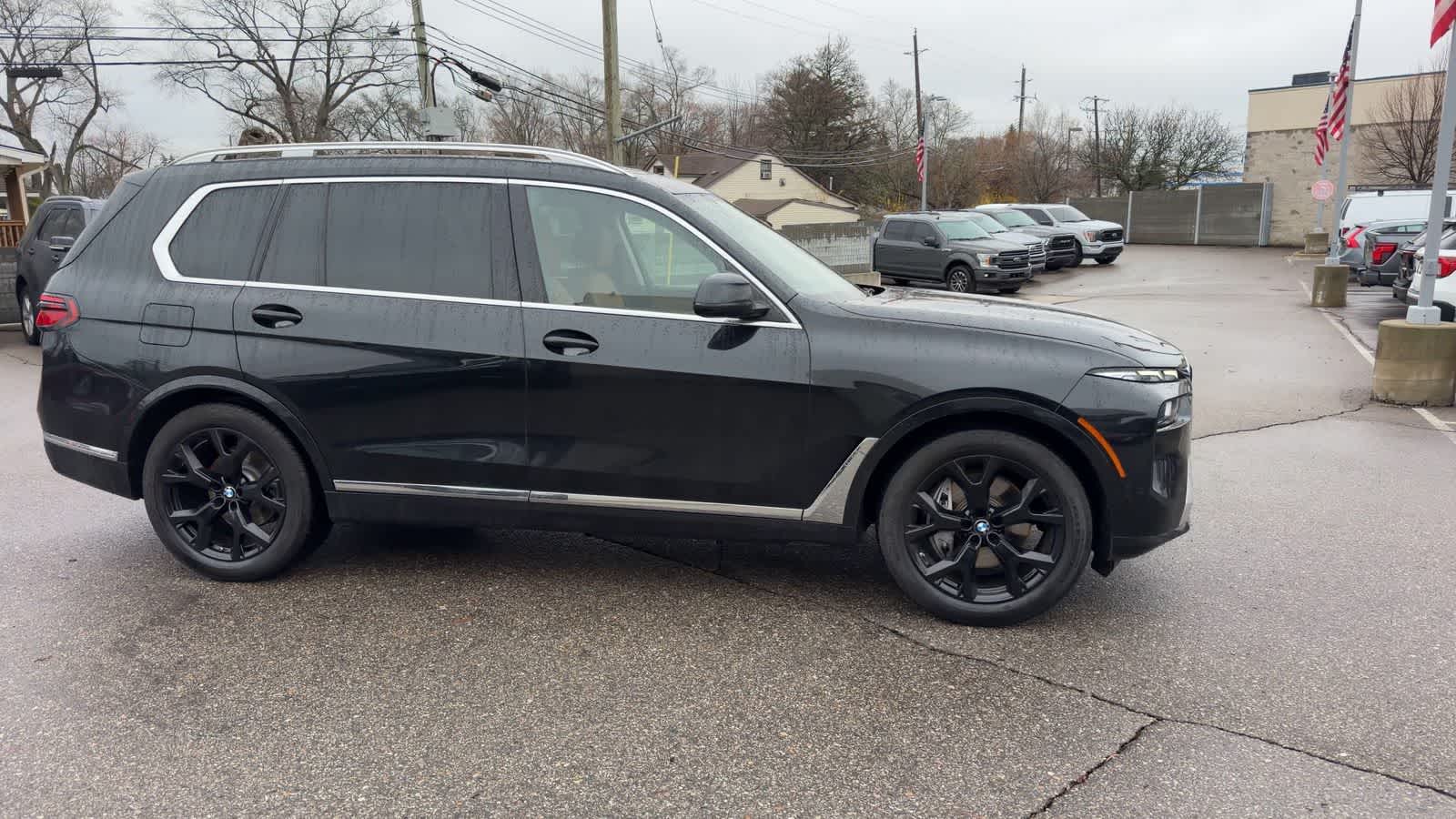 Thumbnail: 2023 BMW X7 - 12