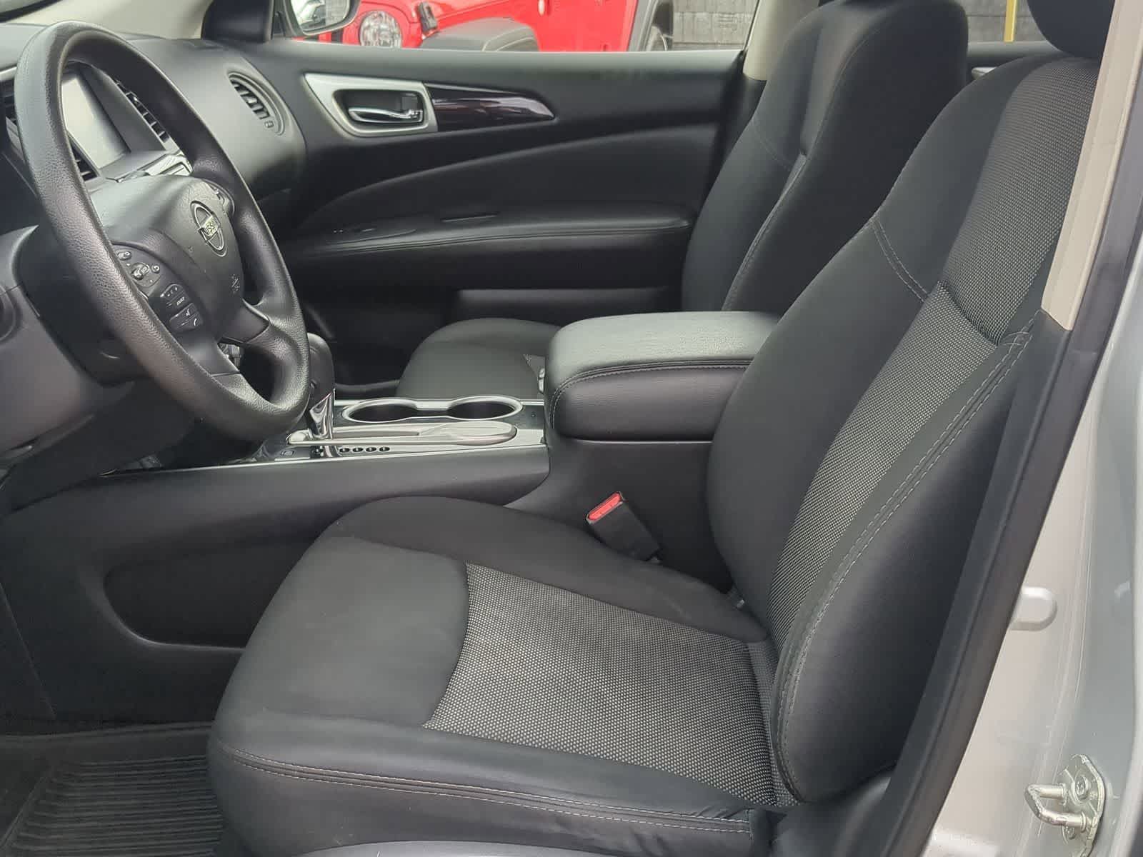 Thumbnail: 2019 Nissan Pathfinder - 17
