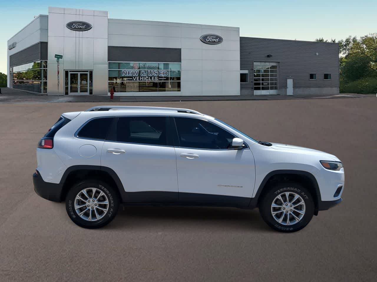 Thumbnail: 2019 Jeep Cherokee - 11