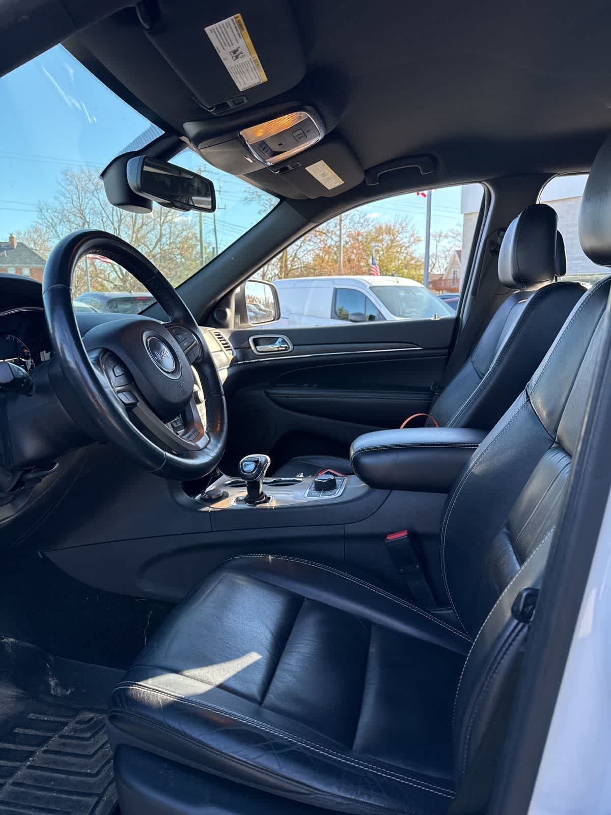 Thumbnail: 2015 Jeep Grand Cherokee - 18